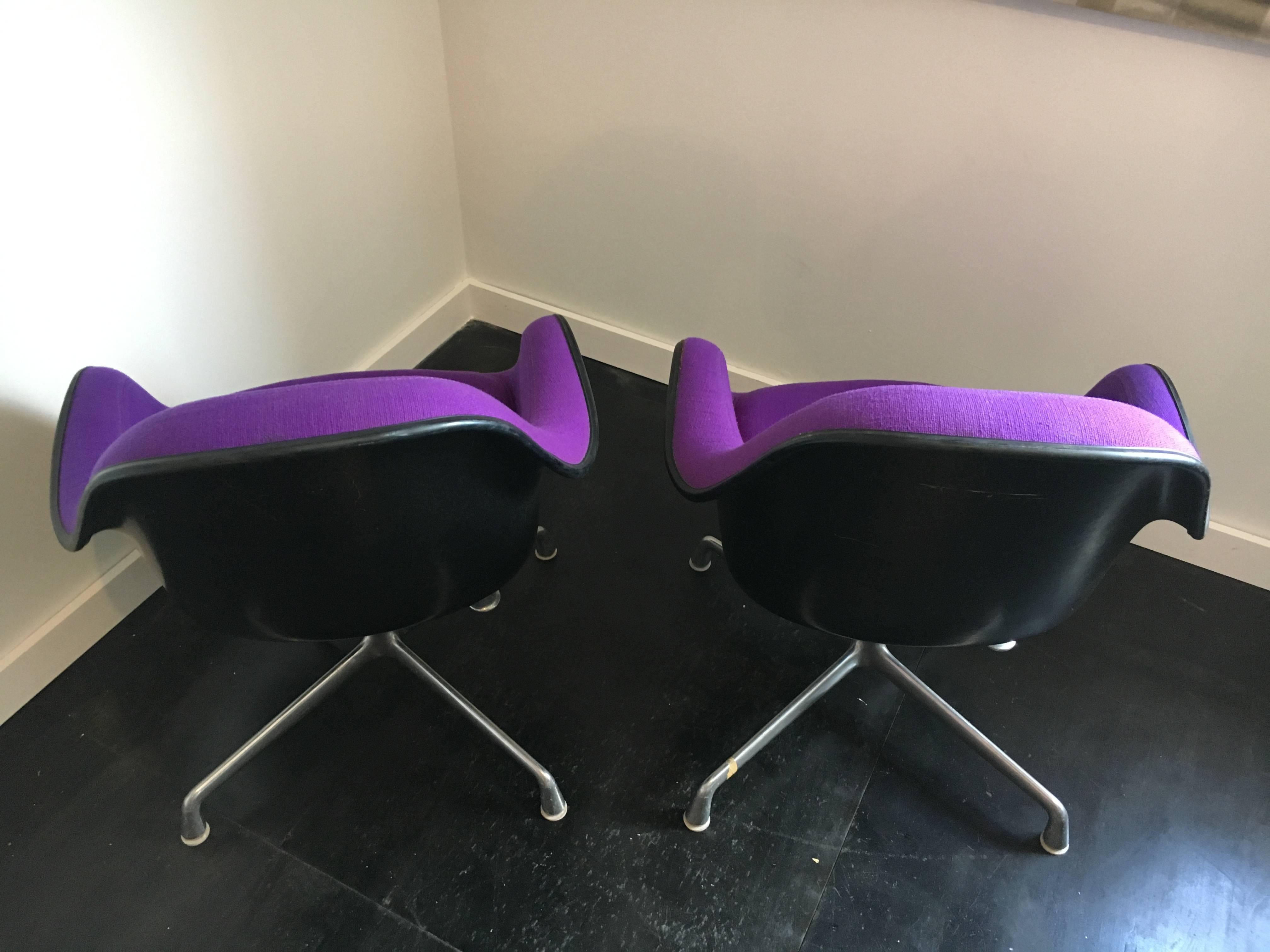 Charles & Ray Eames Ec-178 Lounge Chair Pair, Herman Miller In Excellent Condition In Brooklyn, NY