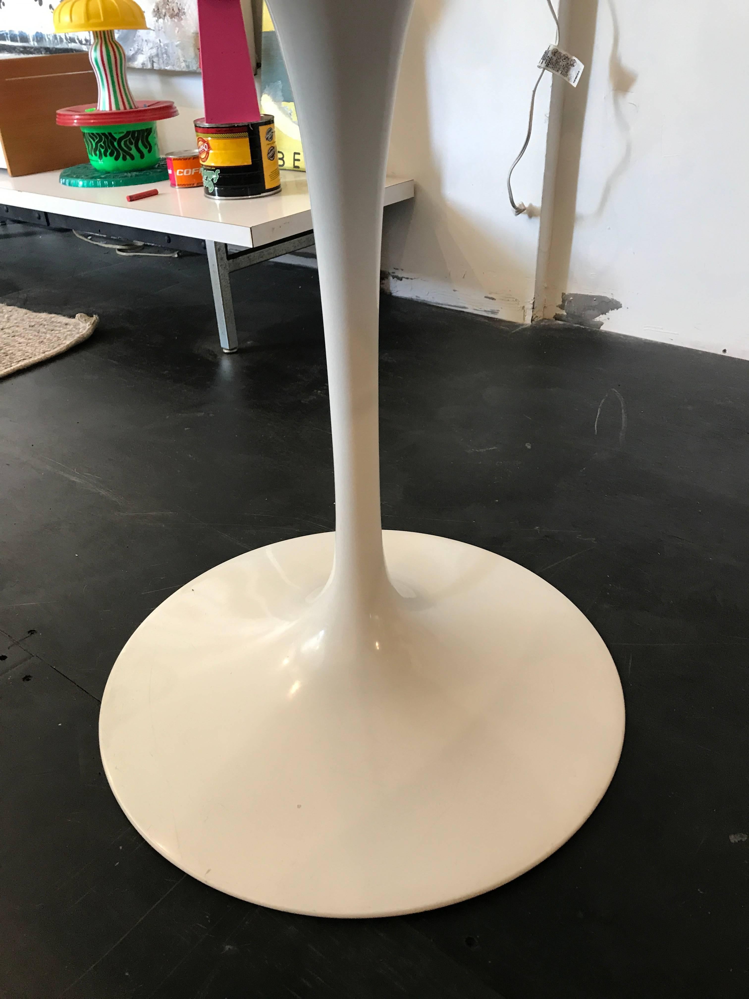 Contemporary Eero Saarinen Marble Tulip Table Knoll
