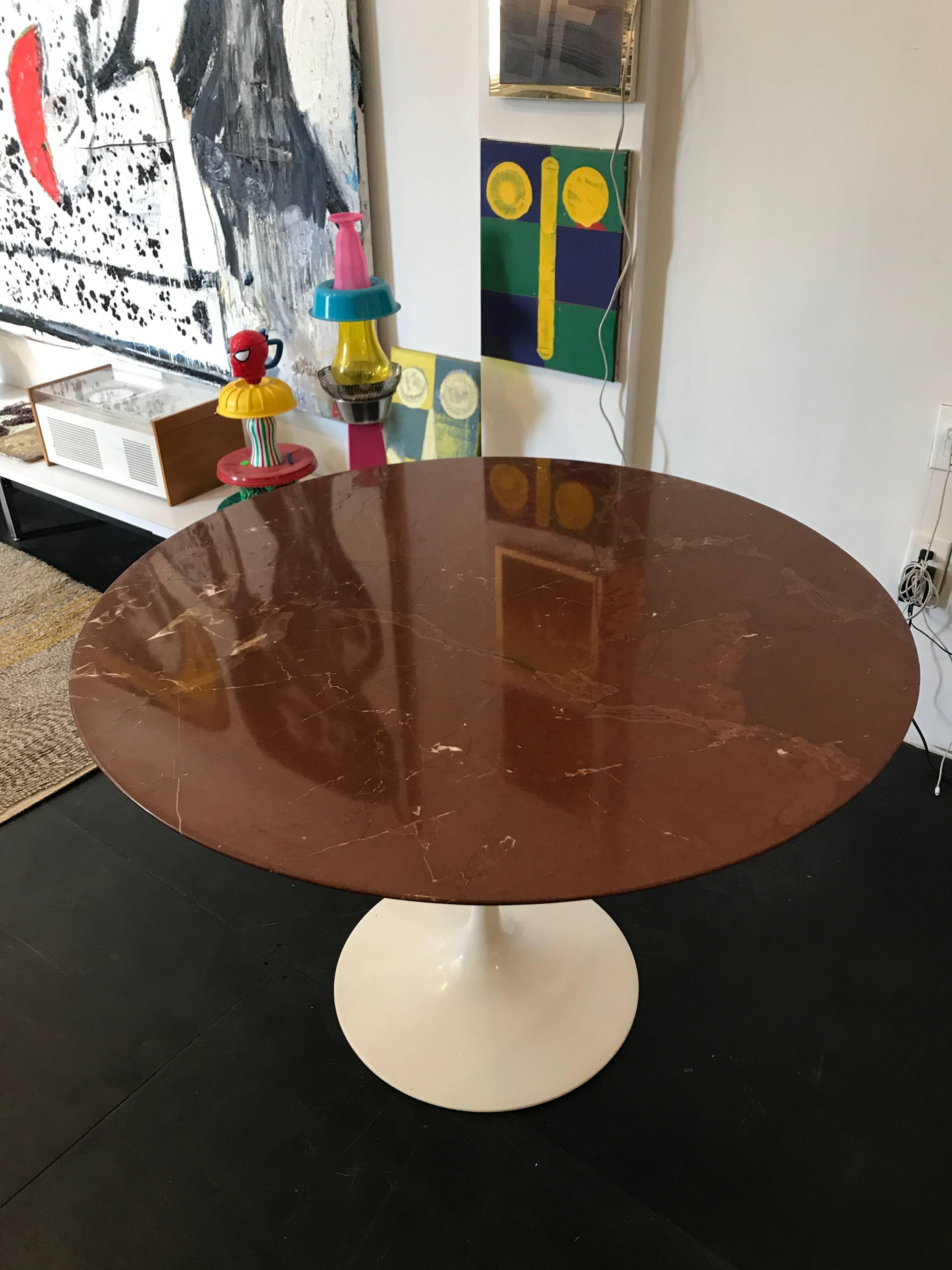 Eero Saarinen Marble Tulip Table Knoll In Excellent Condition In Brooklyn, NY