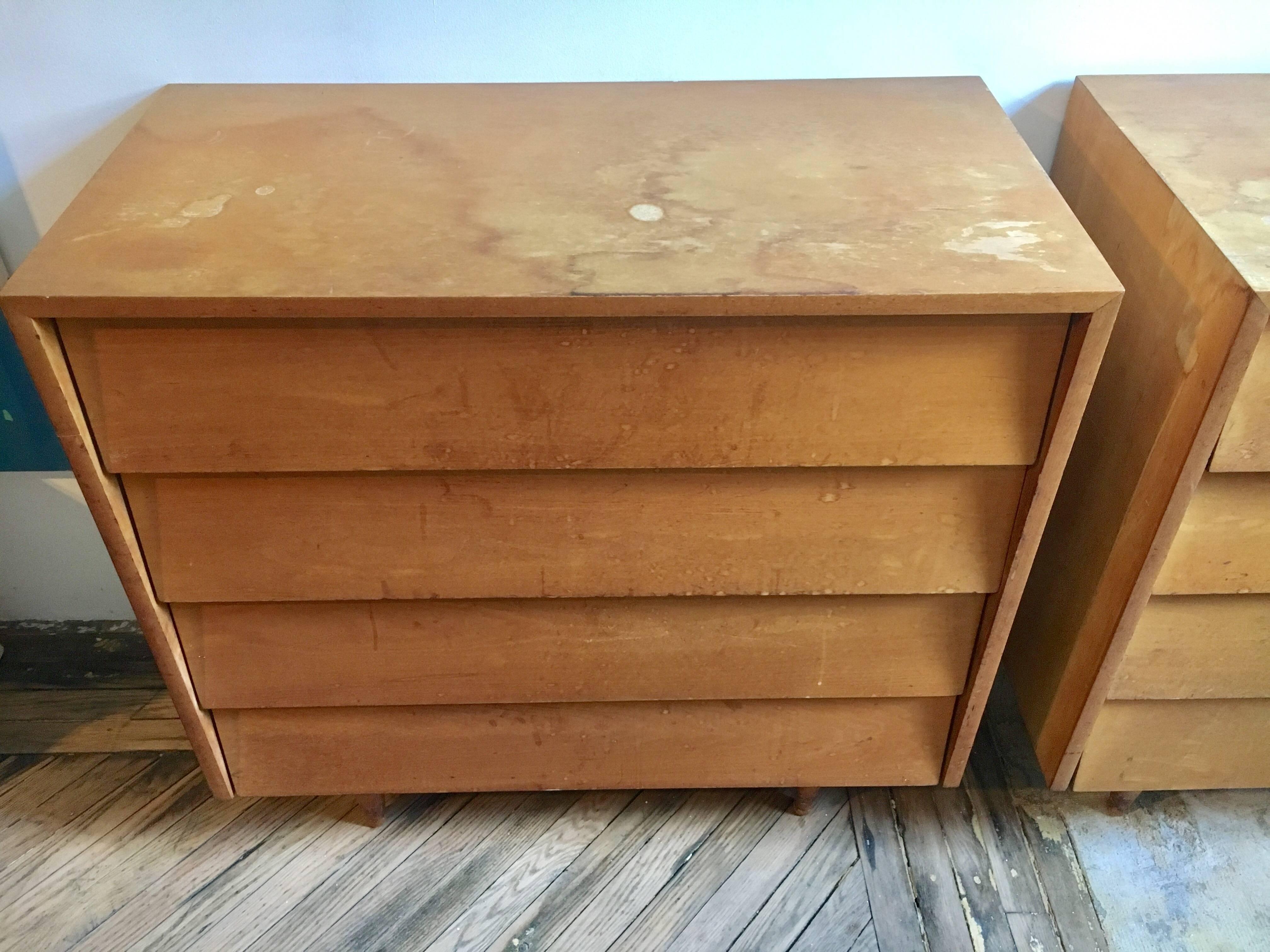 Pair of Florence Knoll Four-Drawer Maple Chests In Fair Condition For Sale In Brooklyn, NY