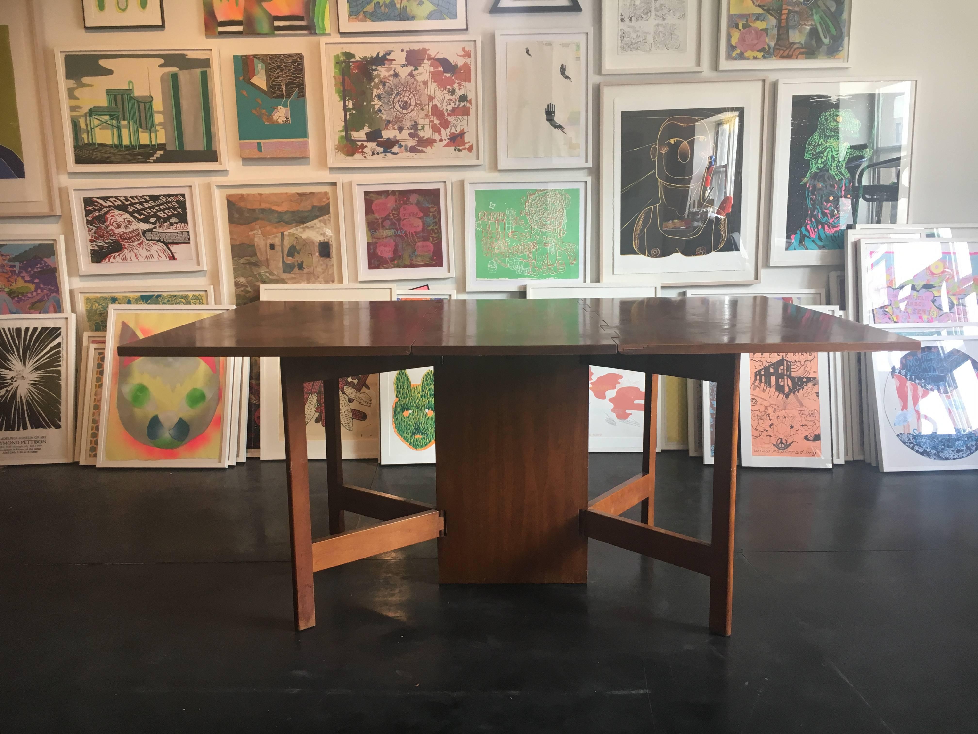 Gate-leg dining table designed by George Nelson for Herman Miller. Model 4656.
Featuring wooden hinged top and base. Works well in small spaces, and can be adjusted to seat two to six people or used as a desk or console table. Measures 18