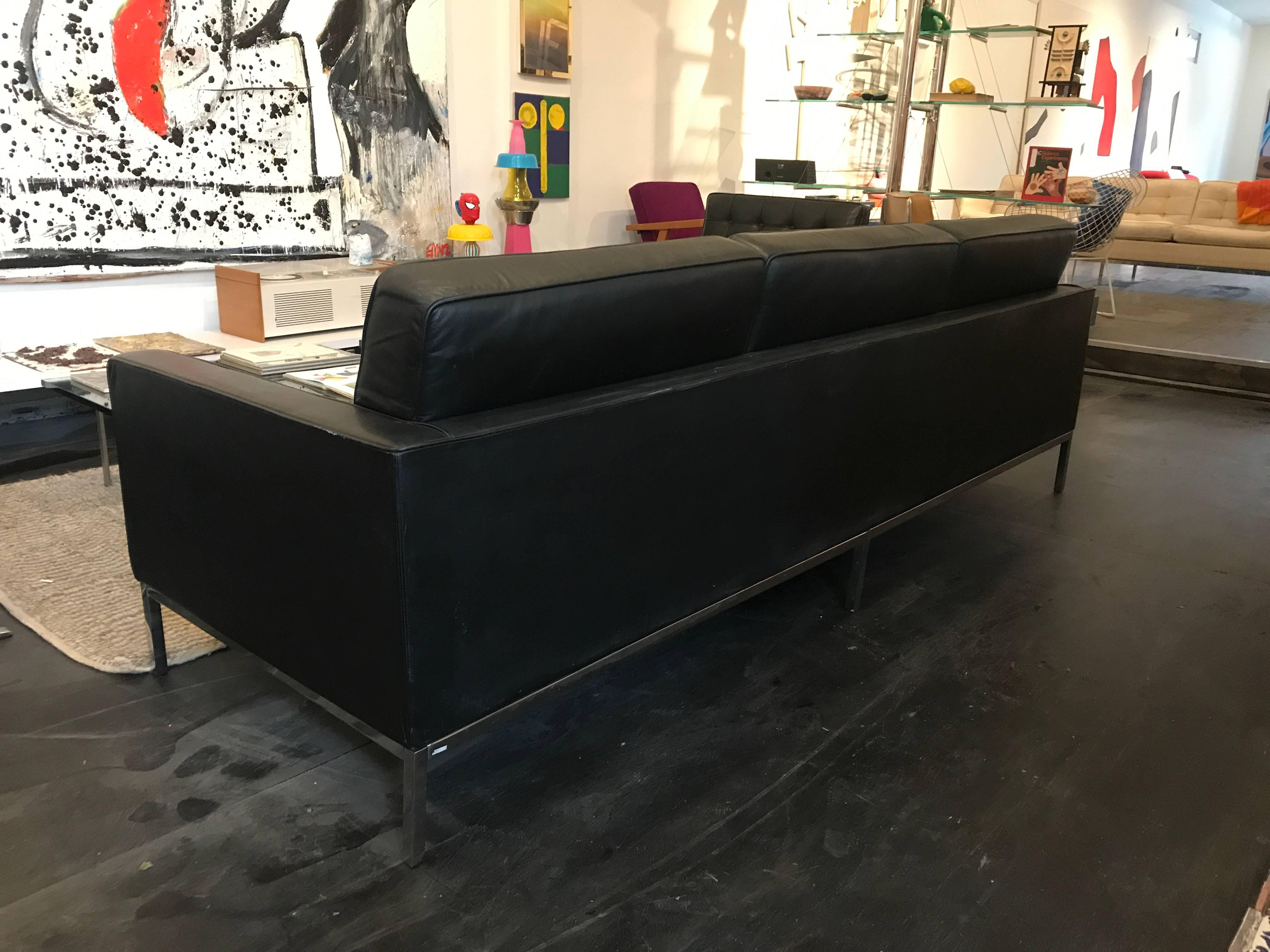 Florence Knoll Three-Seat Sofa Black Leather In Excellent Condition In Brooklyn, NY