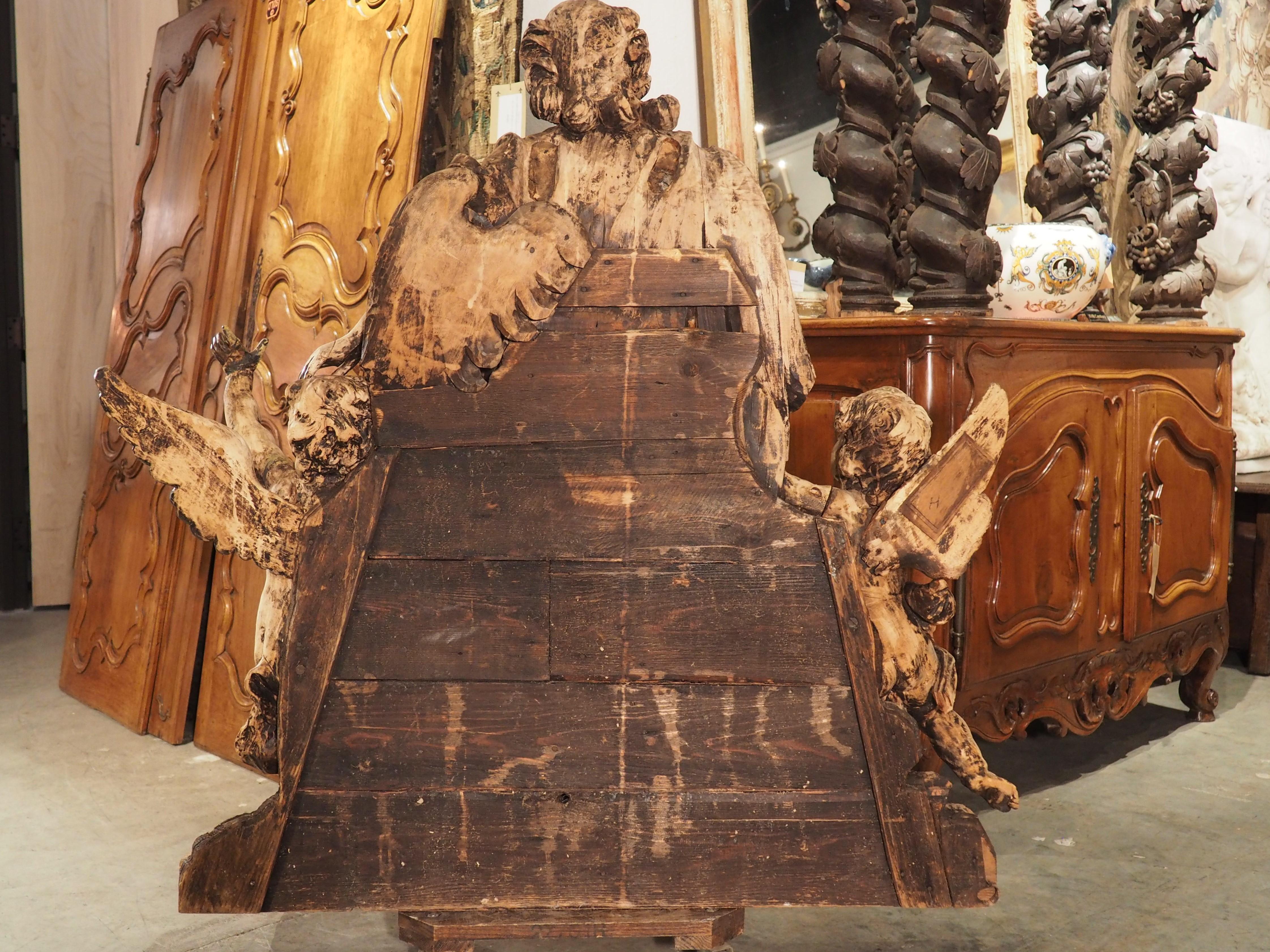 Grande scultura in legno del XVIII secolo raffigurante un angelo con cherubini in vendita 7