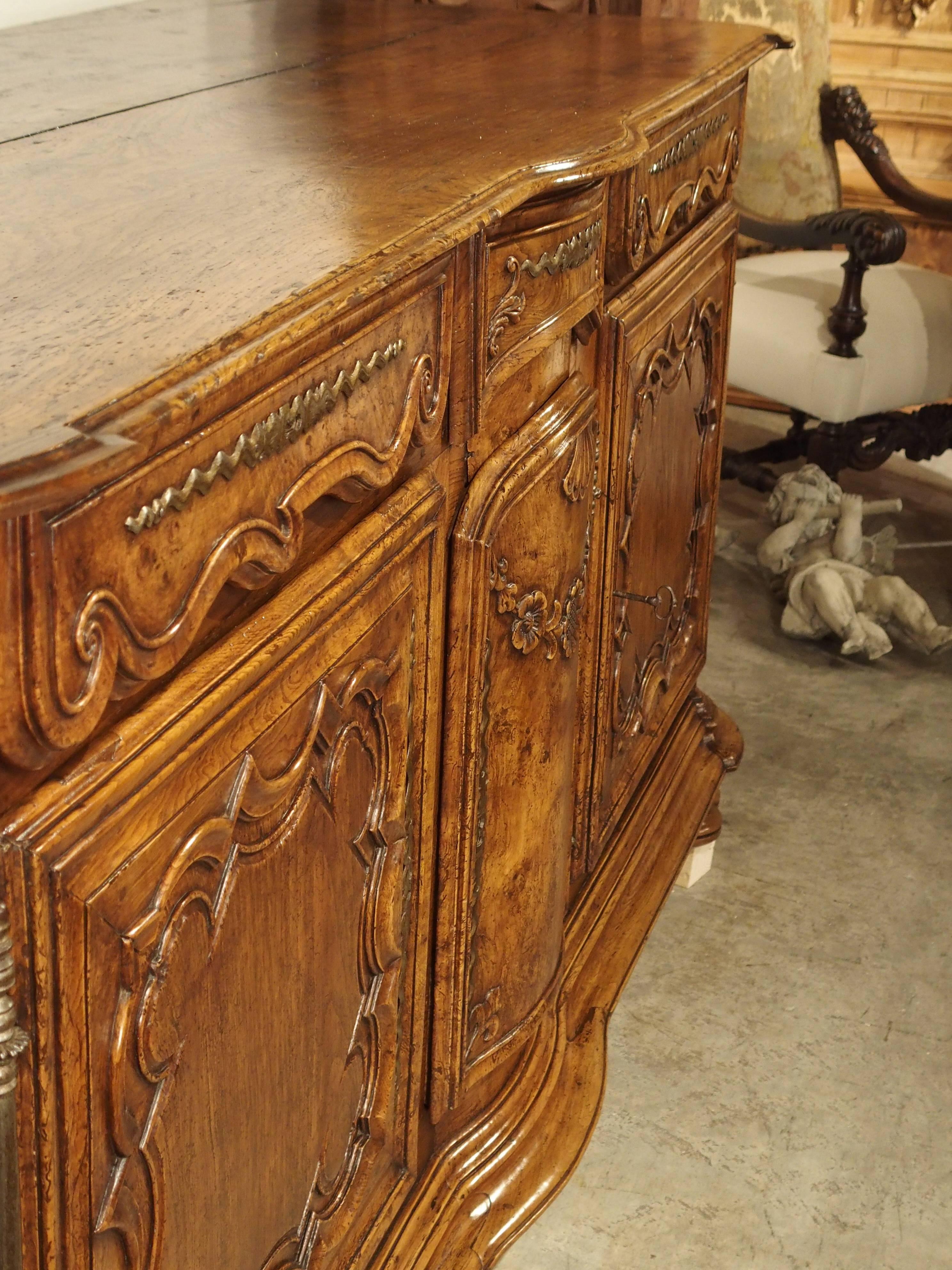 Elm Very Rare and Beautiful Enfilade Bressan, Period Louis XIV, Early 1700s