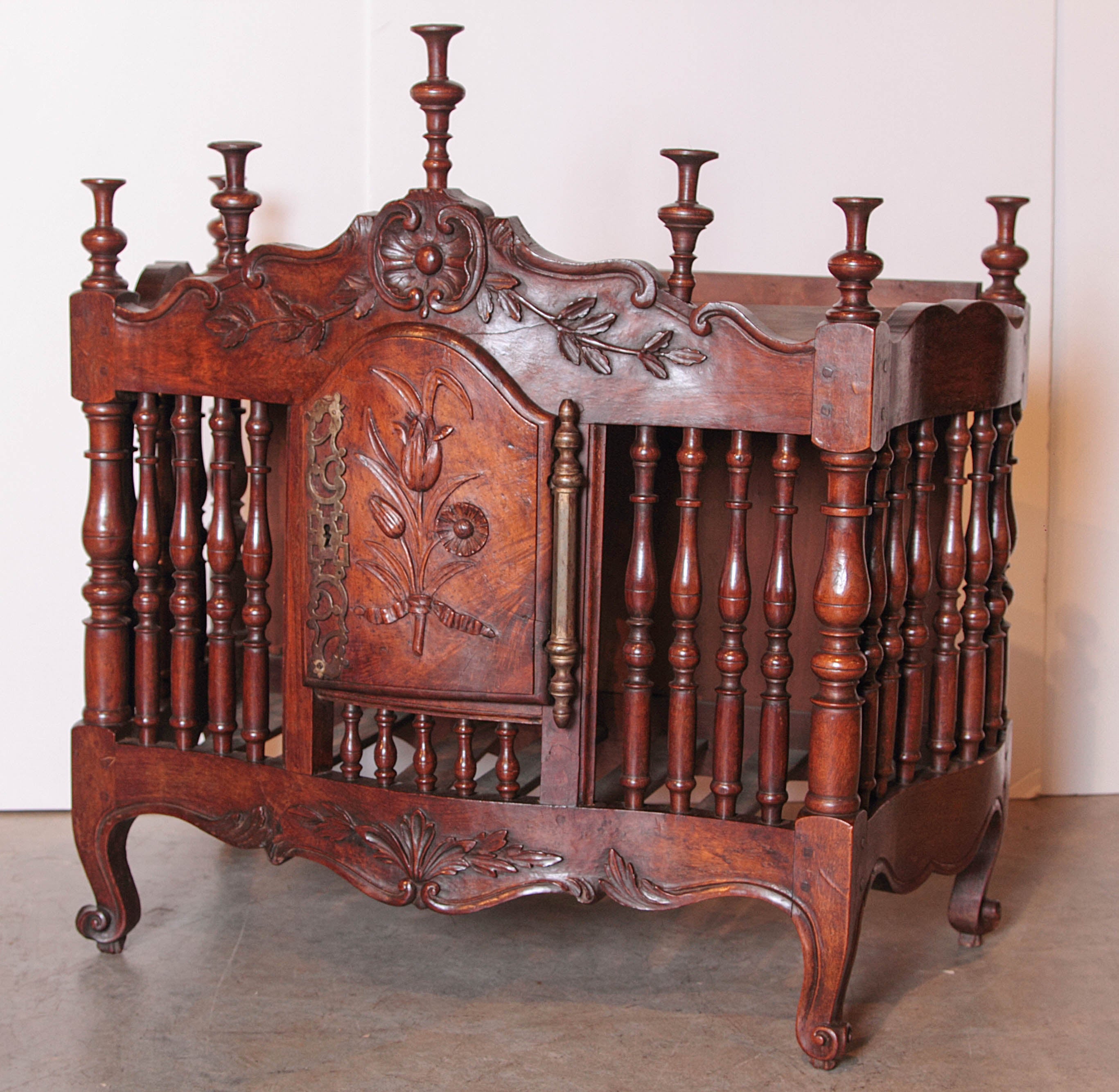 18th Century Walnut Wood Panetiere from France