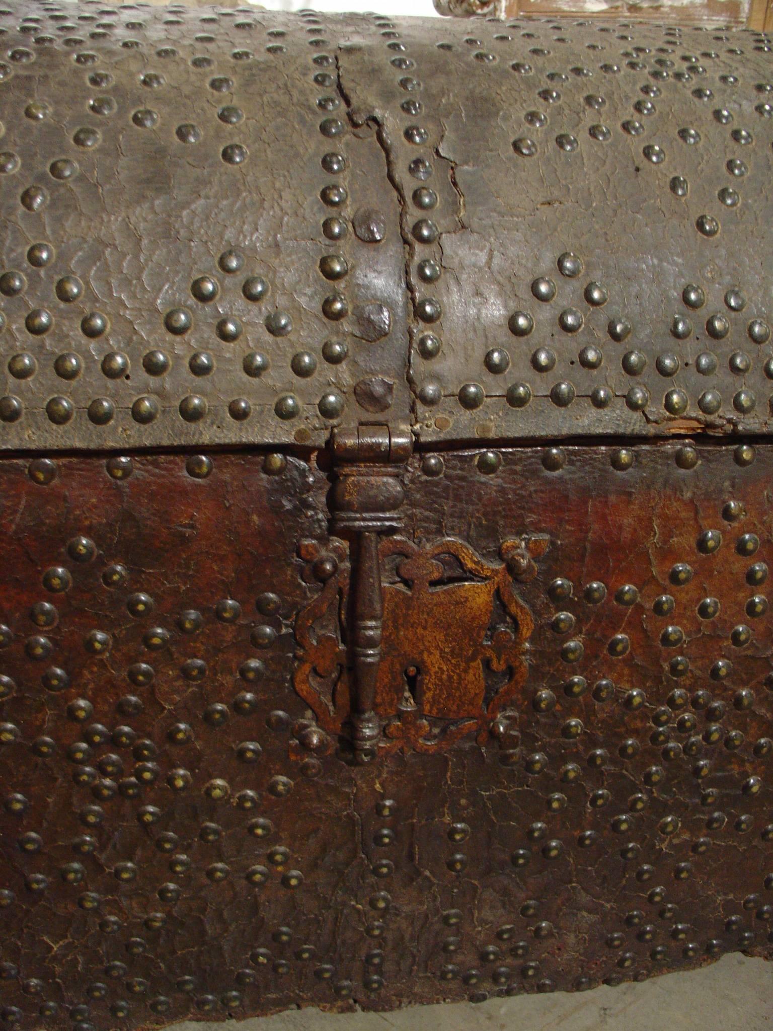 17th Century Rounded Top Leather Trunk from Spain 1