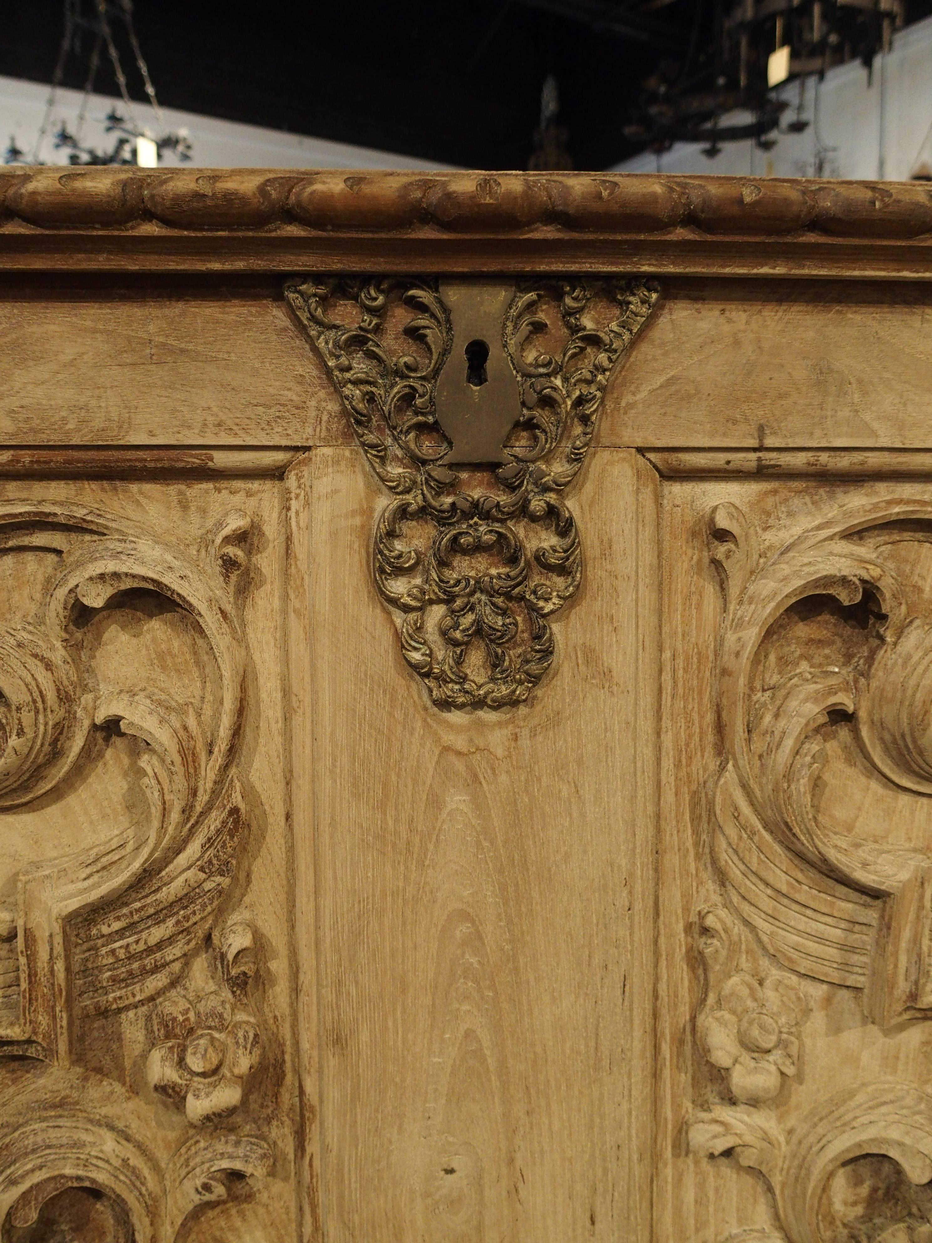 Well-Carved Stripped Trunk from Italy 1