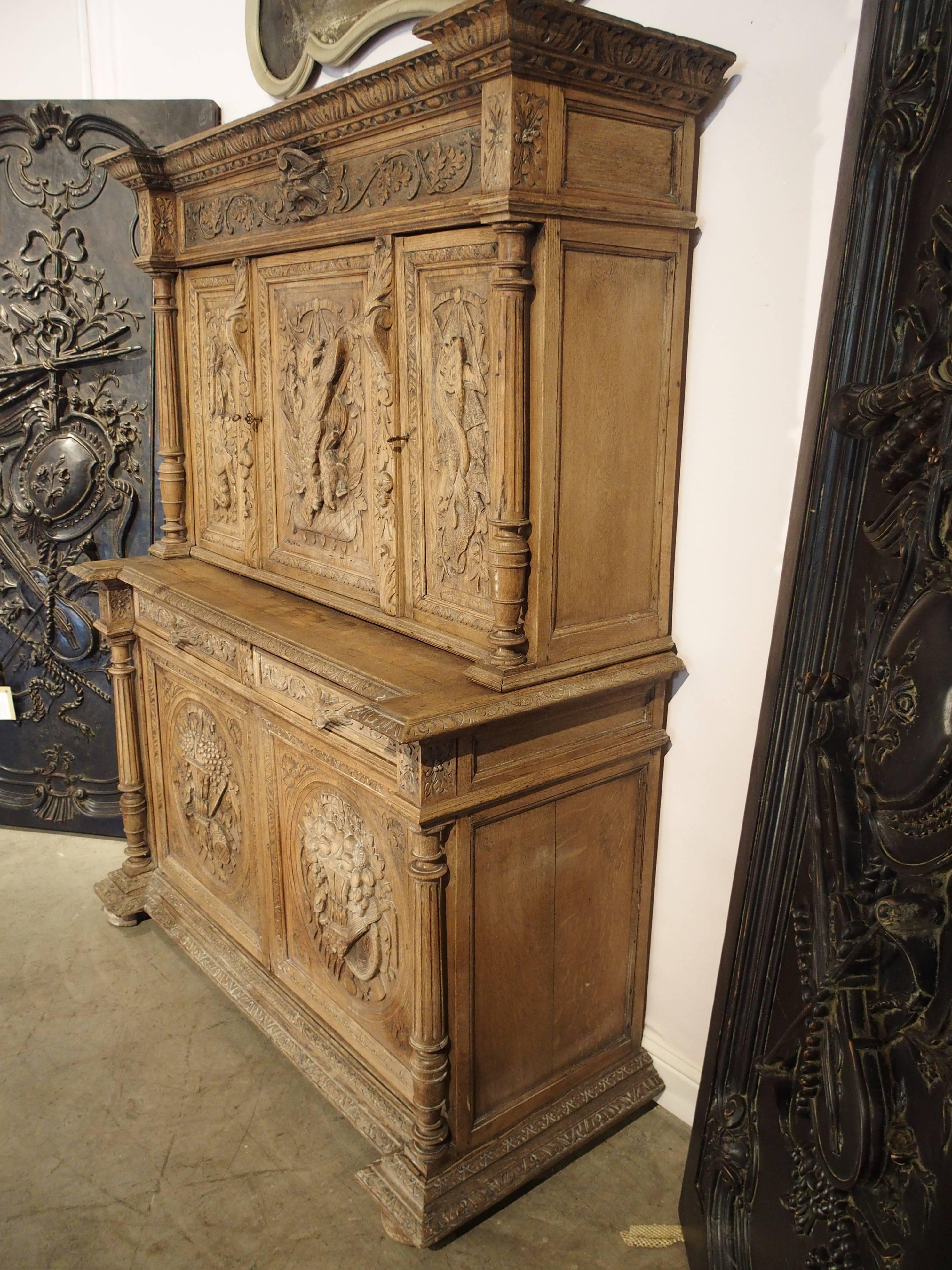 Antique French Hunting Cabinet Made of Stripped Oak, 19th Century In Good Condition In Dallas, TX