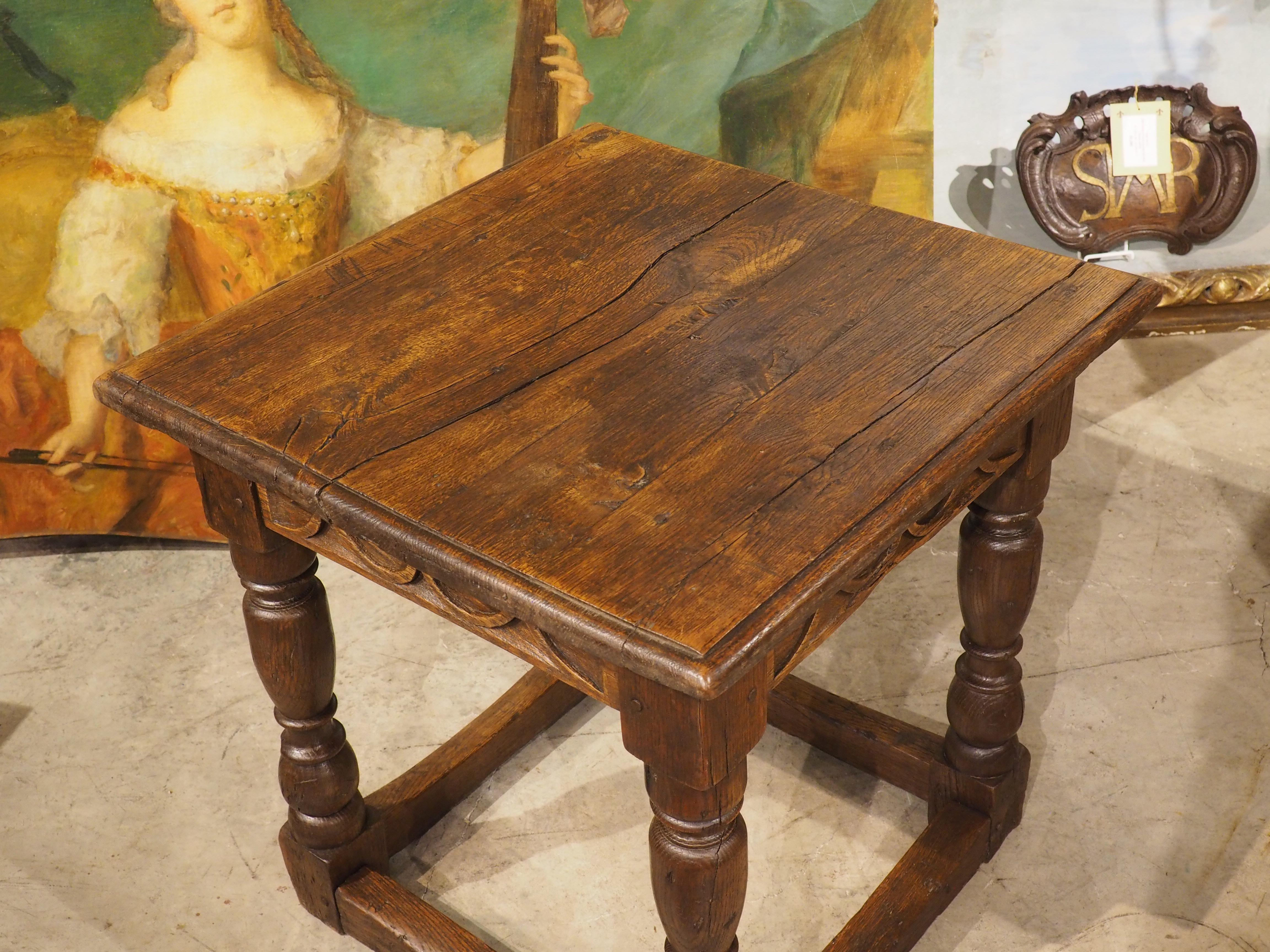 18th Century English Oak Side or Occasional Table In Good Condition For Sale In Dallas, TX