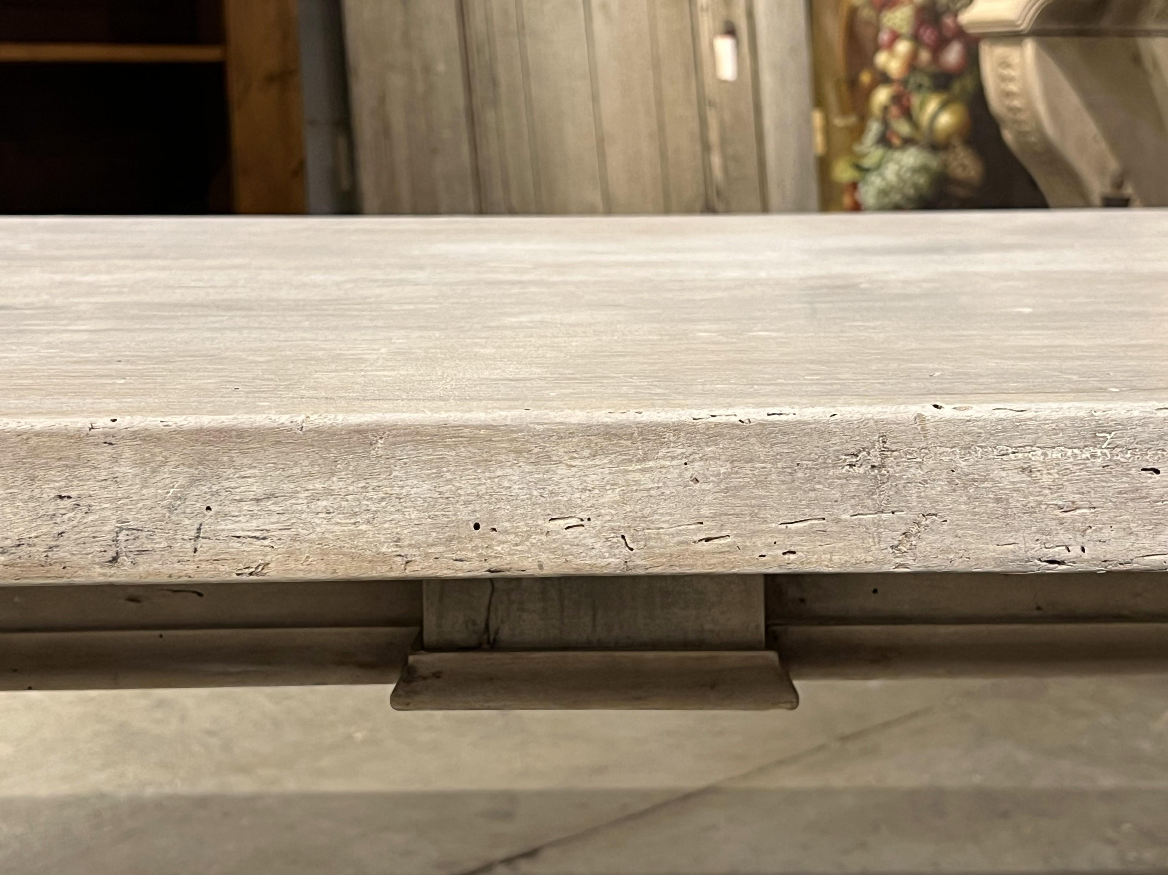 Más información próximamente...

Con capacidad para ocho o diez comensales, esta mesa balaustre italiana sería un magnífico complemento para cualquier comedor.  Tallado a mano en el siglo XIX, el acabado original se ha blanqueado más recientemente,