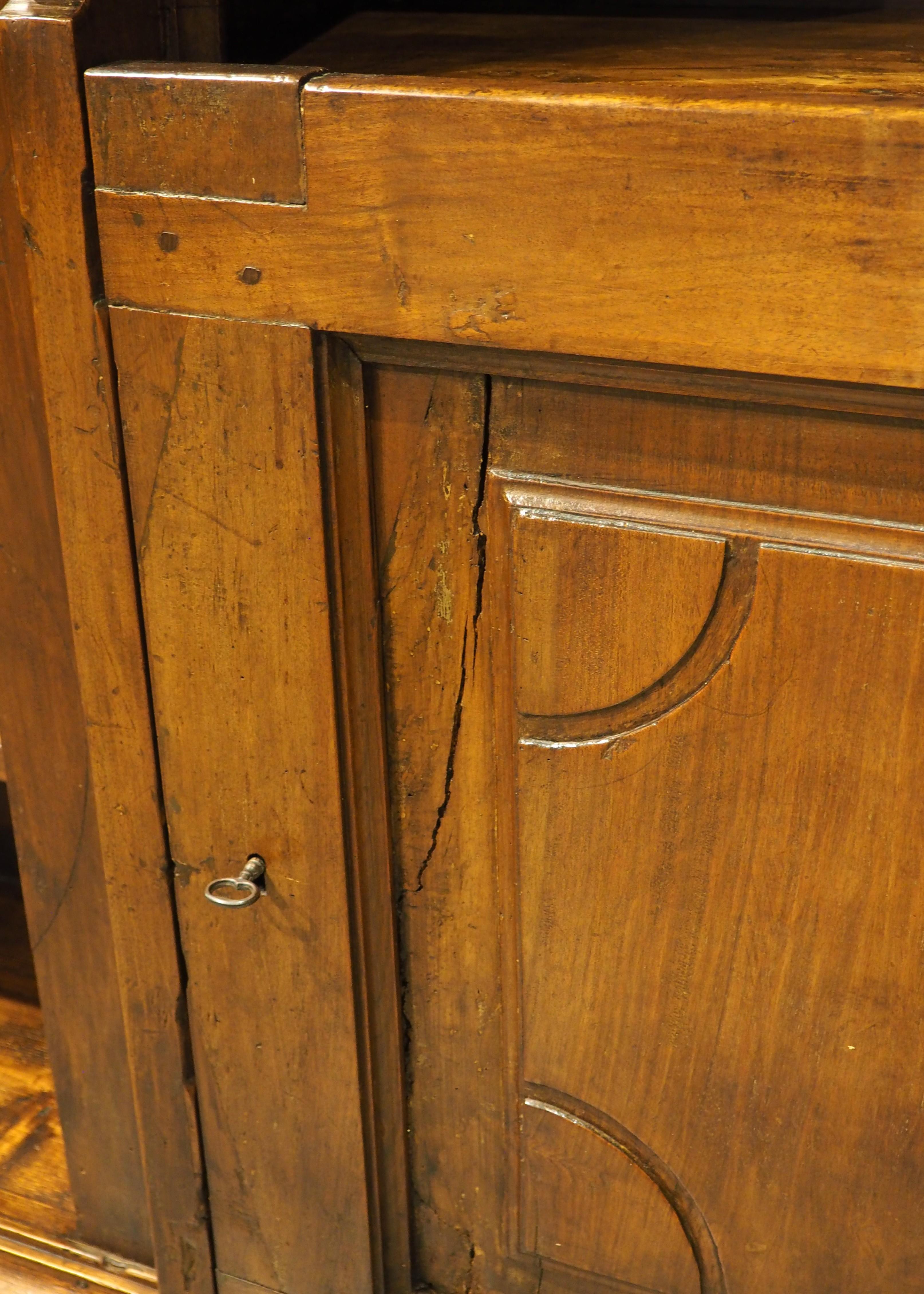 Bibliothèque italienne ancienne à triple niche en Wood Wood Wood ex Confessional, 19ème siècle en vente 6