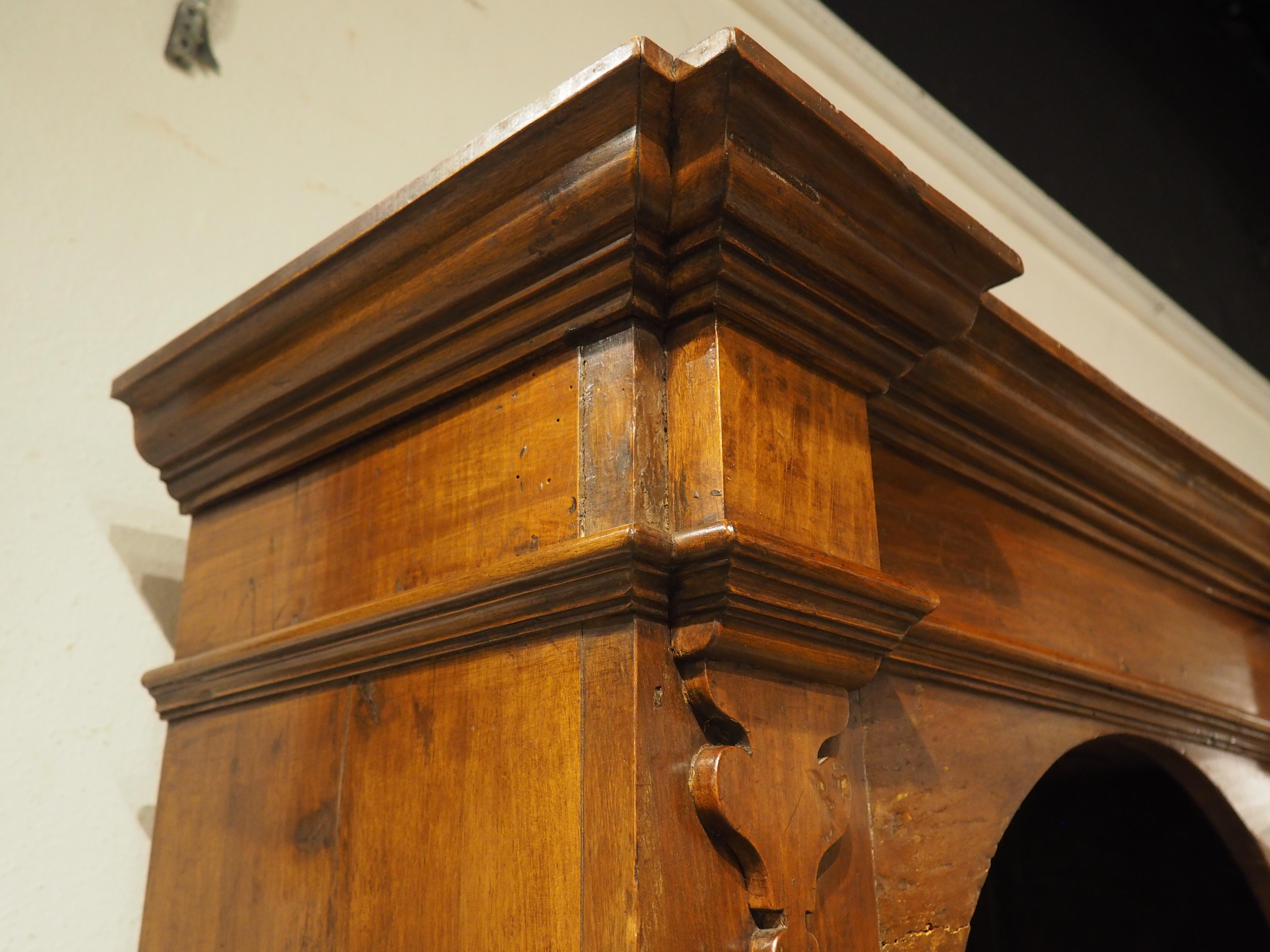 Bibliothèque italienne ancienne à triple niche en Wood Wood Wood ex Confessional, 19ème siècle en vente 9