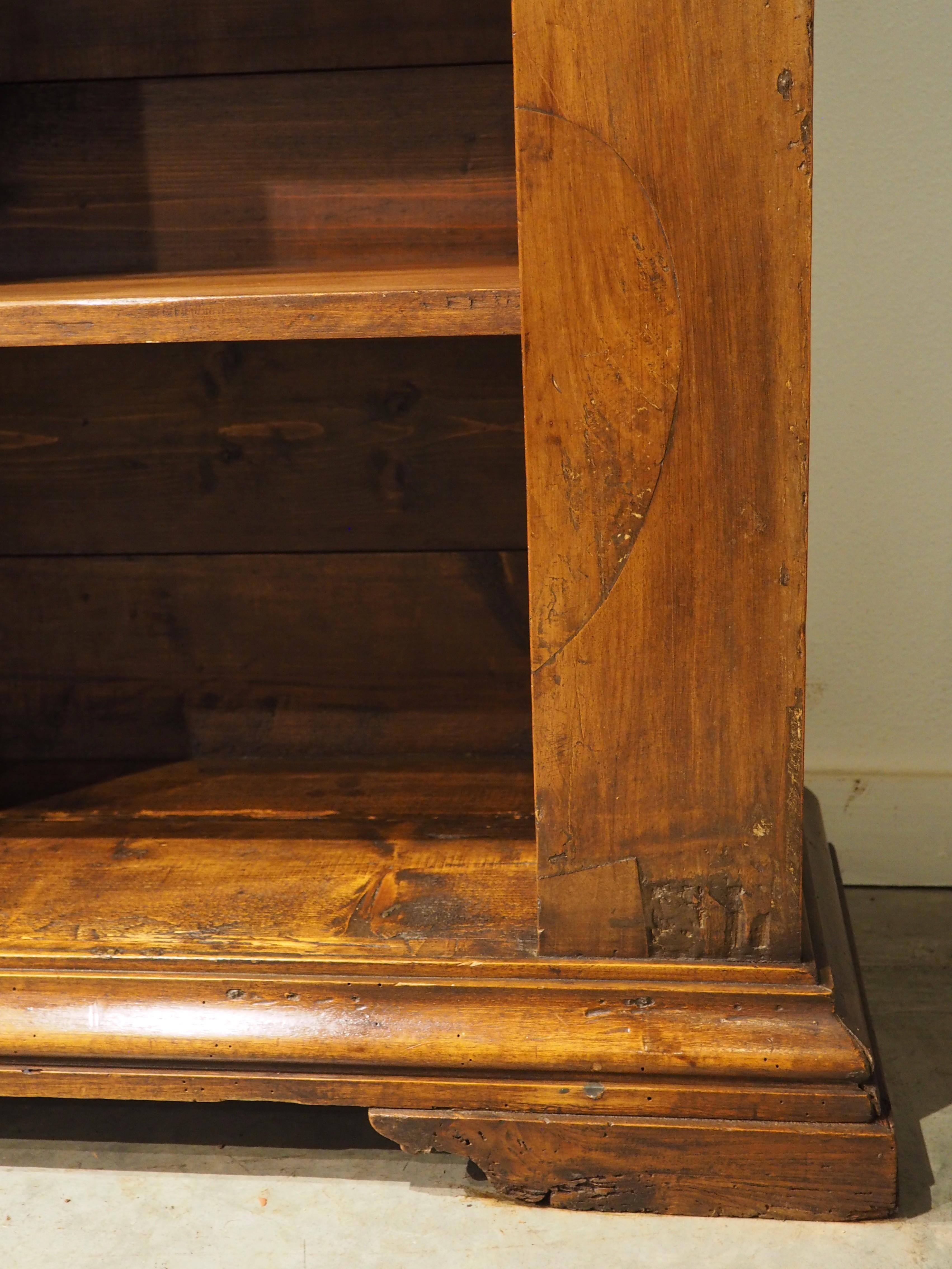 Bibliothèque italienne ancienne à triple niche en Wood Wood Wood ex Confessional, 19ème siècle en vente 12