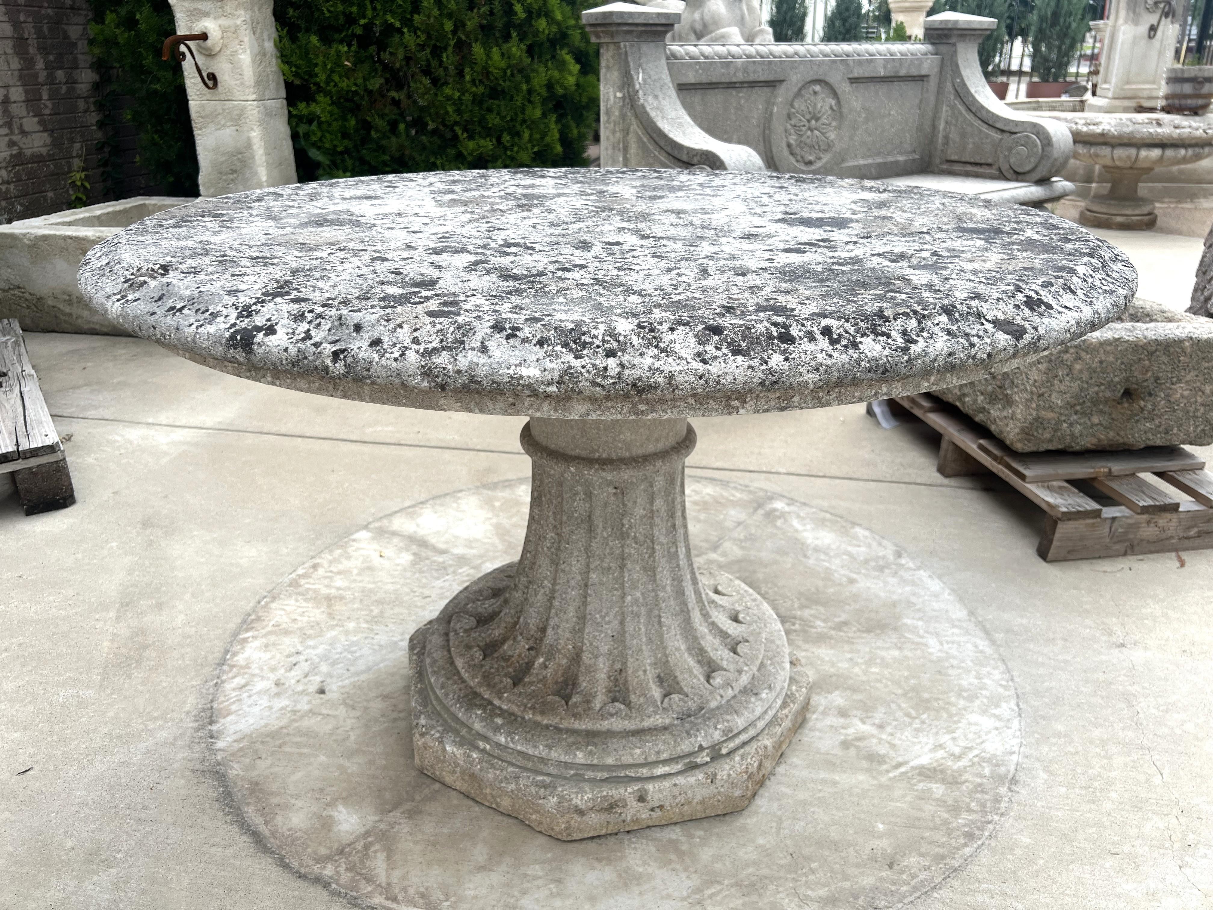 Early 1900s French Circular Limestone Table with Fluted Octagonal Base For Sale 4