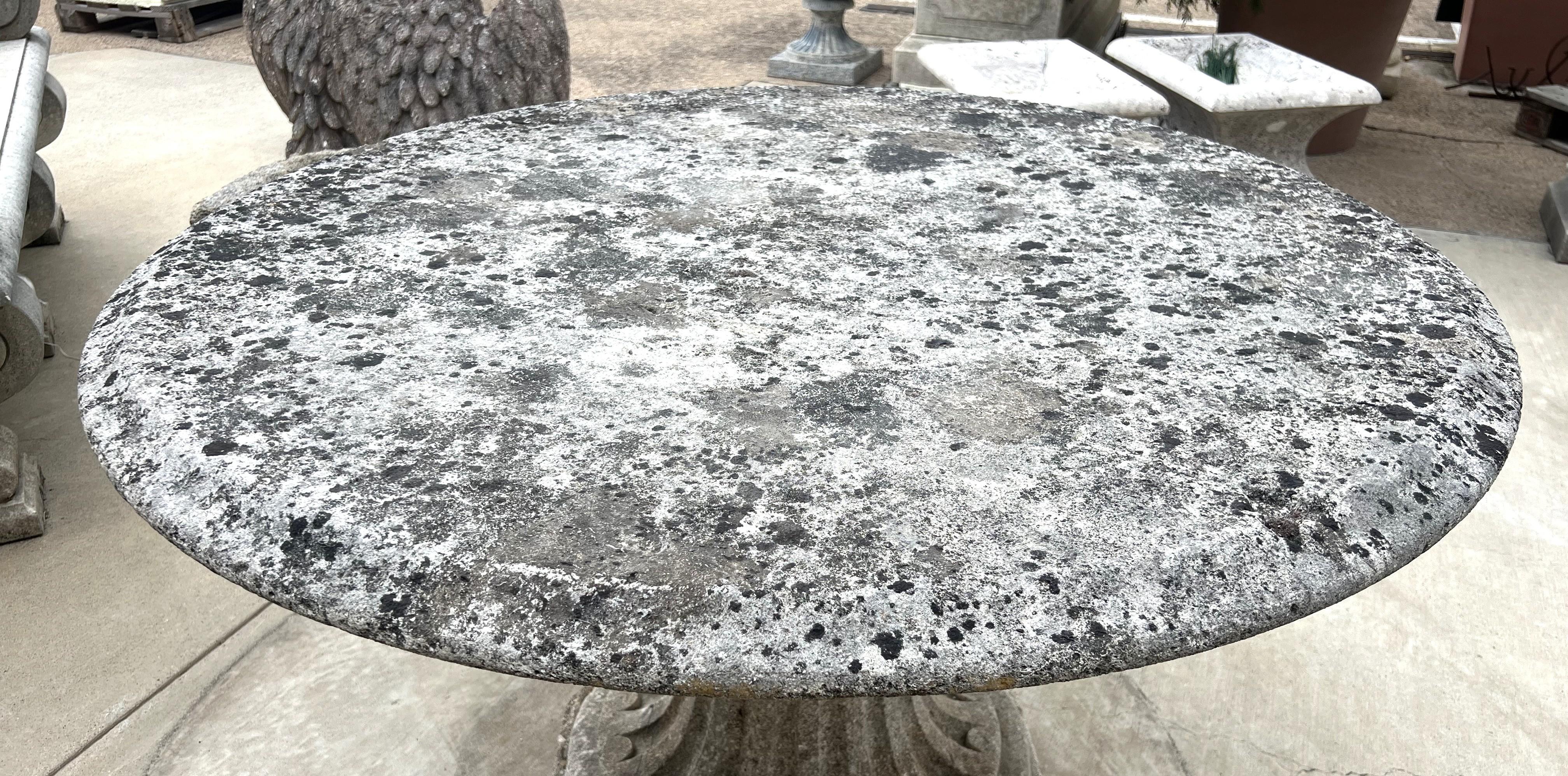 Early 1900s French Circular Limestone Table with Fluted Octagonal Base For Sale 3