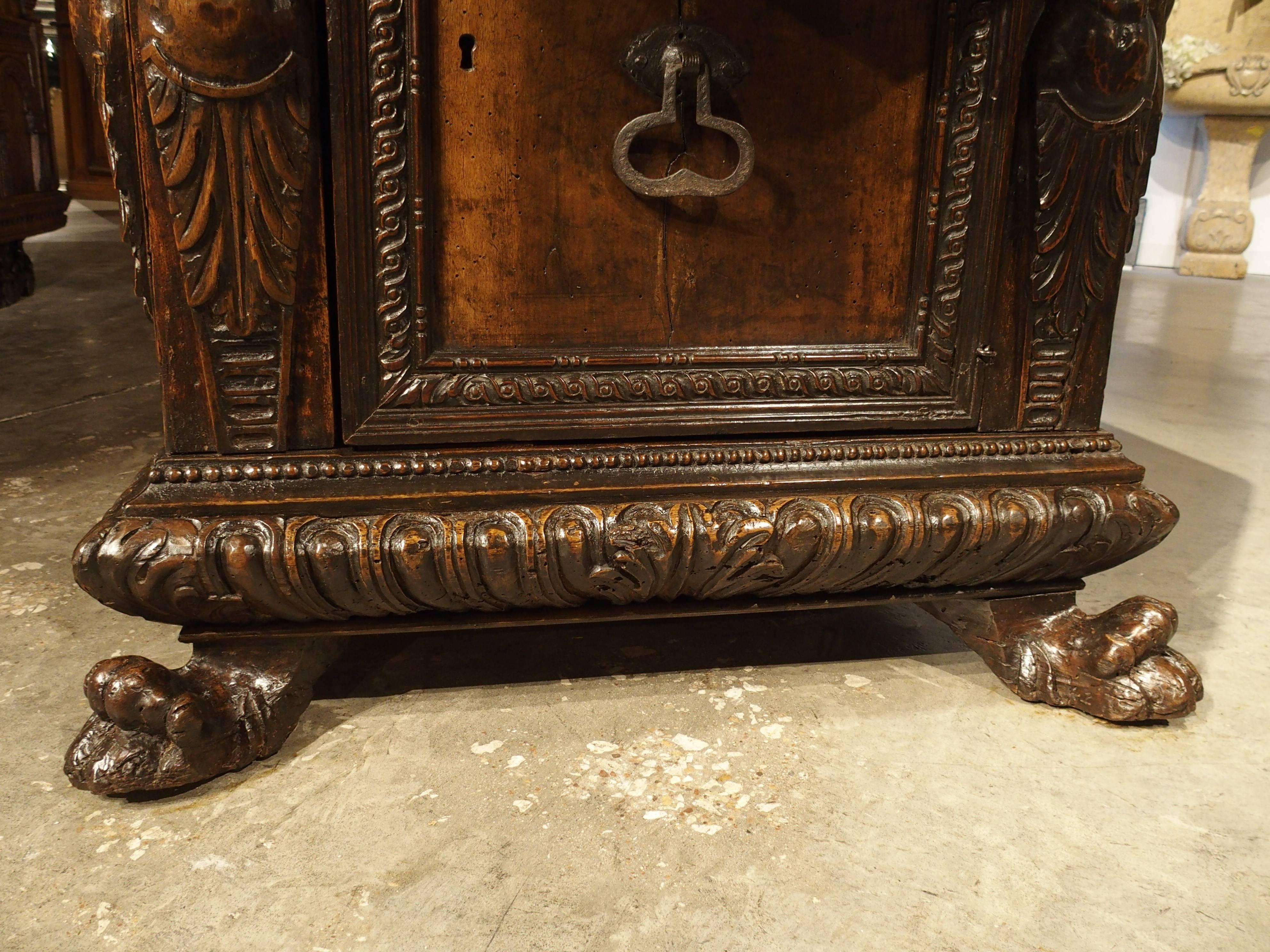Period High Renaissance Walnut Wood Octagonal Center Table from Northern Italy, In Good Condition In Dallas, TX
