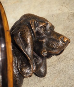 Busto antico francese in bronzo con medaglione, firmato, raffigurante il segugio di Sant'Uberto (1851-1925)