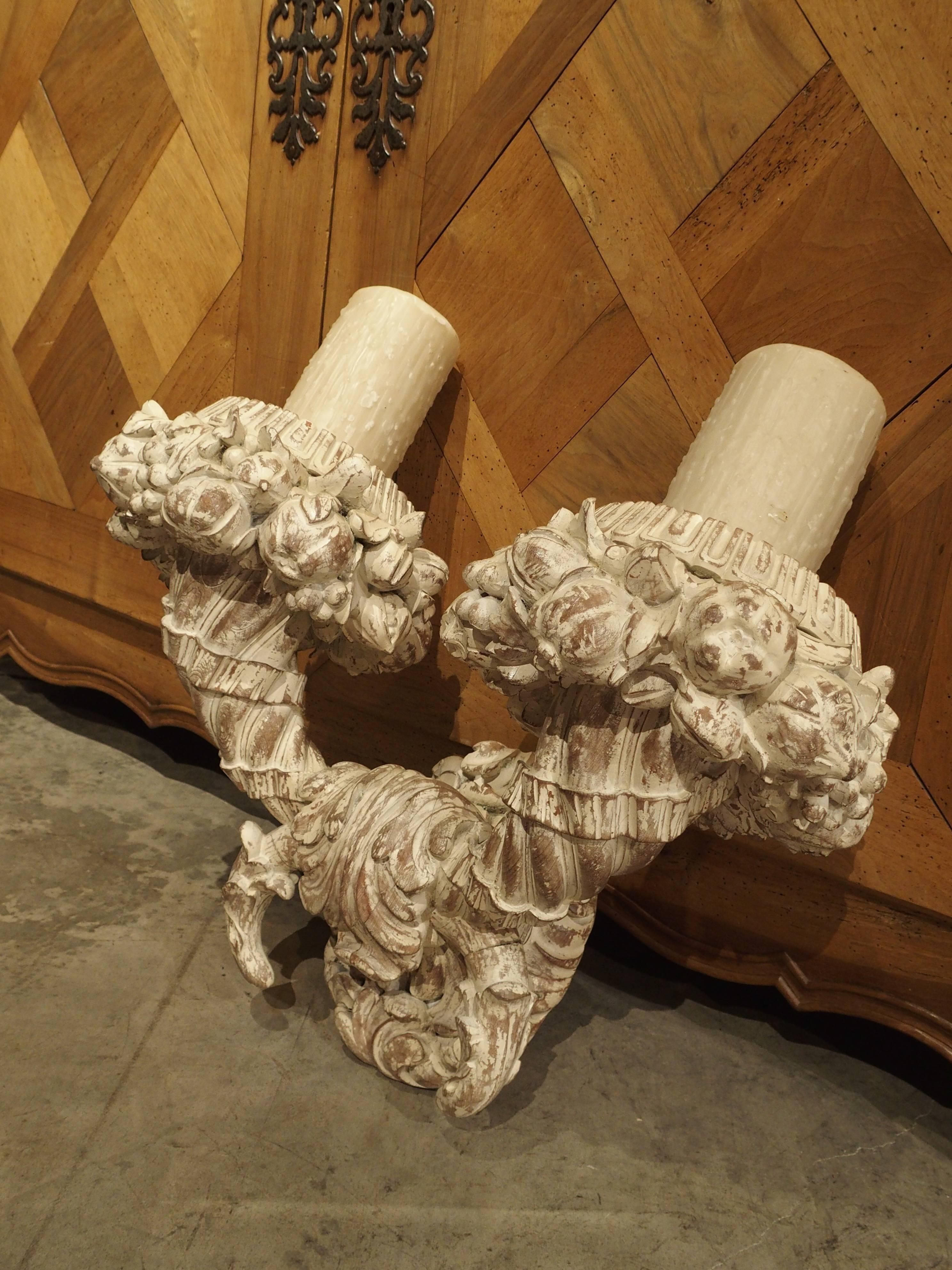 Pair of Large Carved and Parcel Painted Wooden Sconces In Good Condition For Sale In Dallas, TX