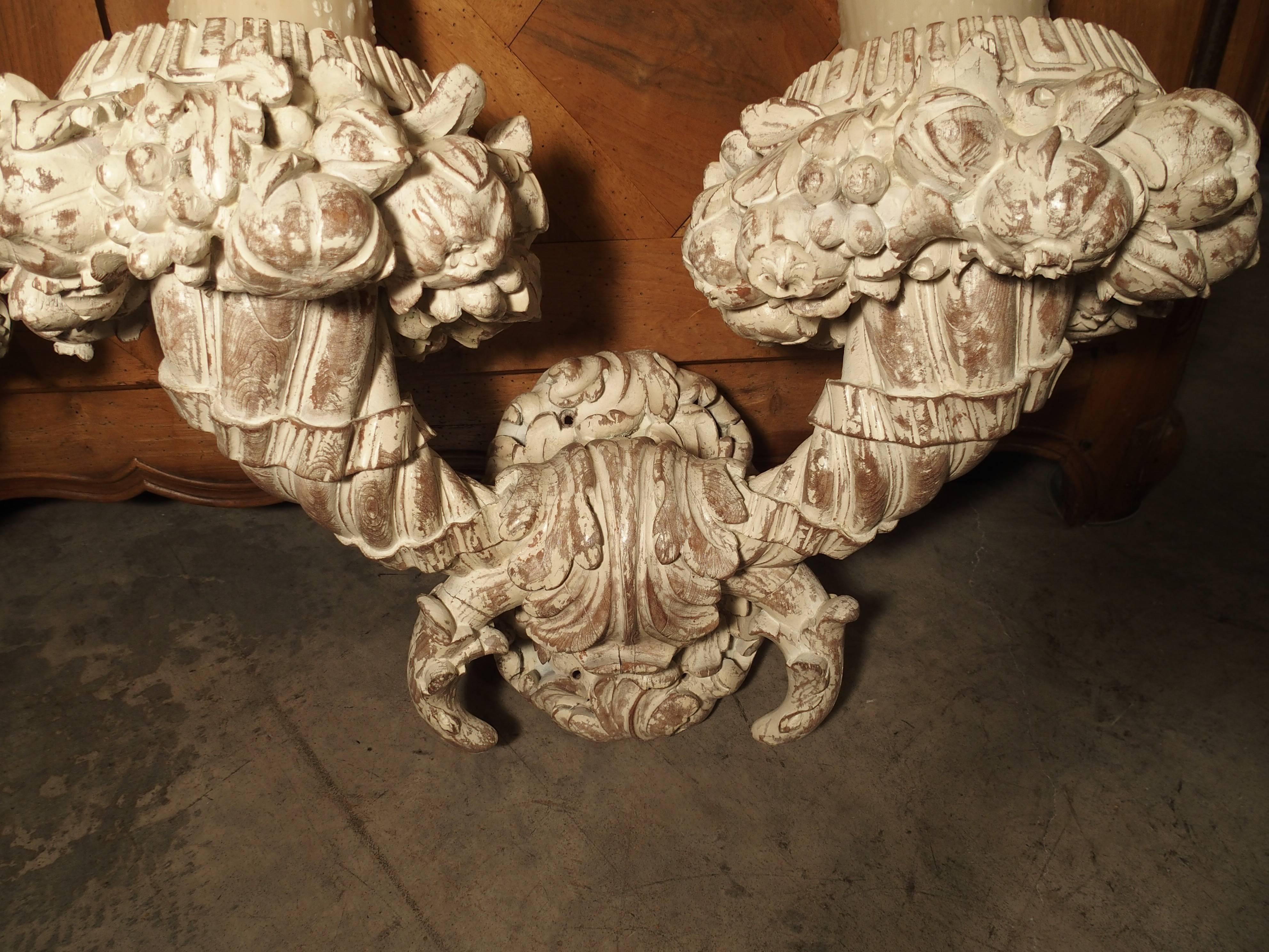 20th Century Pair of Large Carved and Parcel Painted Wooden Sconces For Sale