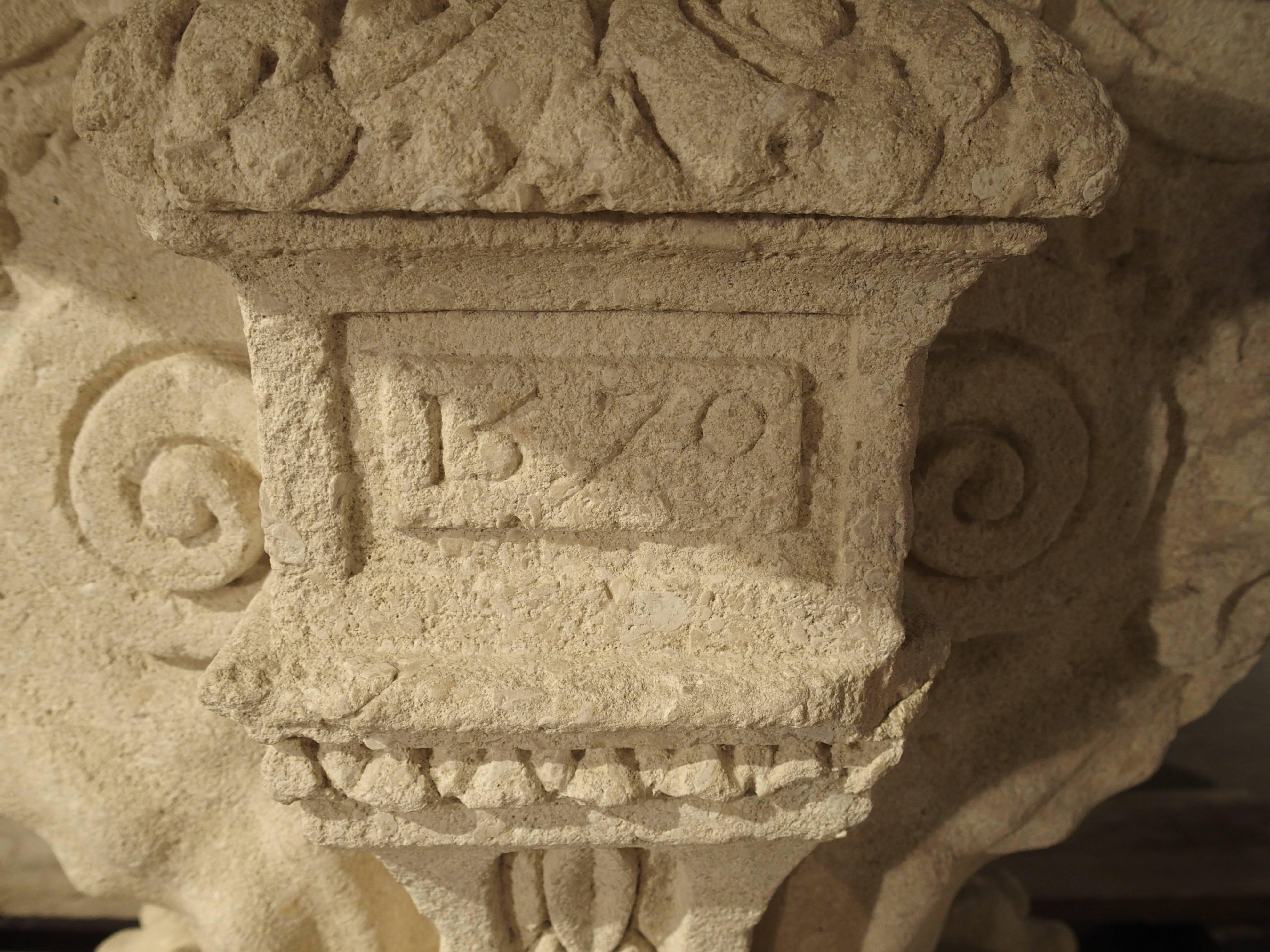 Seltener Steintisch aus der Renaissance-Periode aus Südfrankreich (Geschnitzt) im Angebot