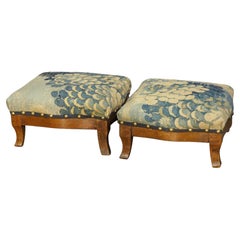 Paire de repose-pieds français de style Louis-Philippe du XIXe siècle, en bois de fruitier et tapisserie