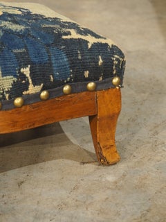 Paire de repose-pieds français de style Louis-Philippe du XIXe siècle, en bois de fruitier et tapisserie