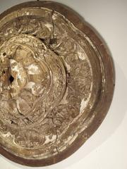 Grand médaillon de plafond en bois peint du 18ème siècle en Espagne