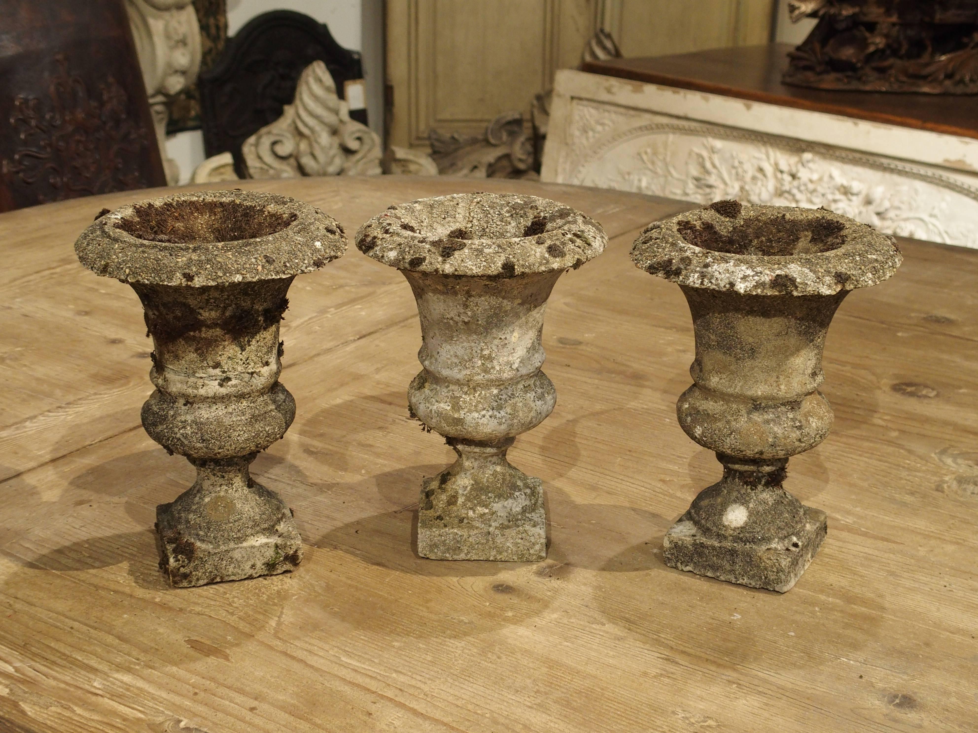 Set of Three Small Reconstituted Stone Urns from France, circa 1900 In Good Condition In Dallas, TX