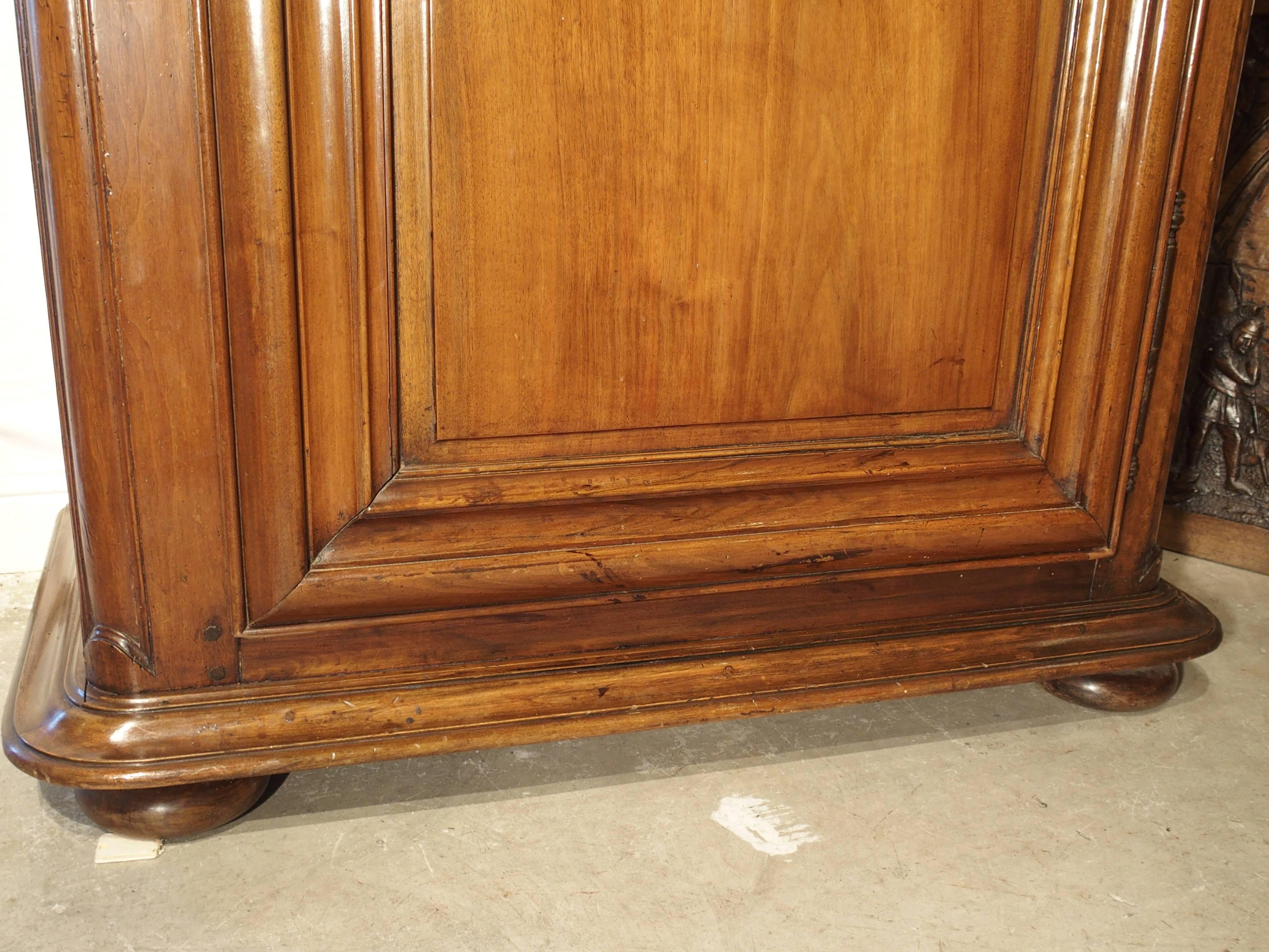 Carved Exceptional 18th Century Walnut Wood Bonnetiere from France