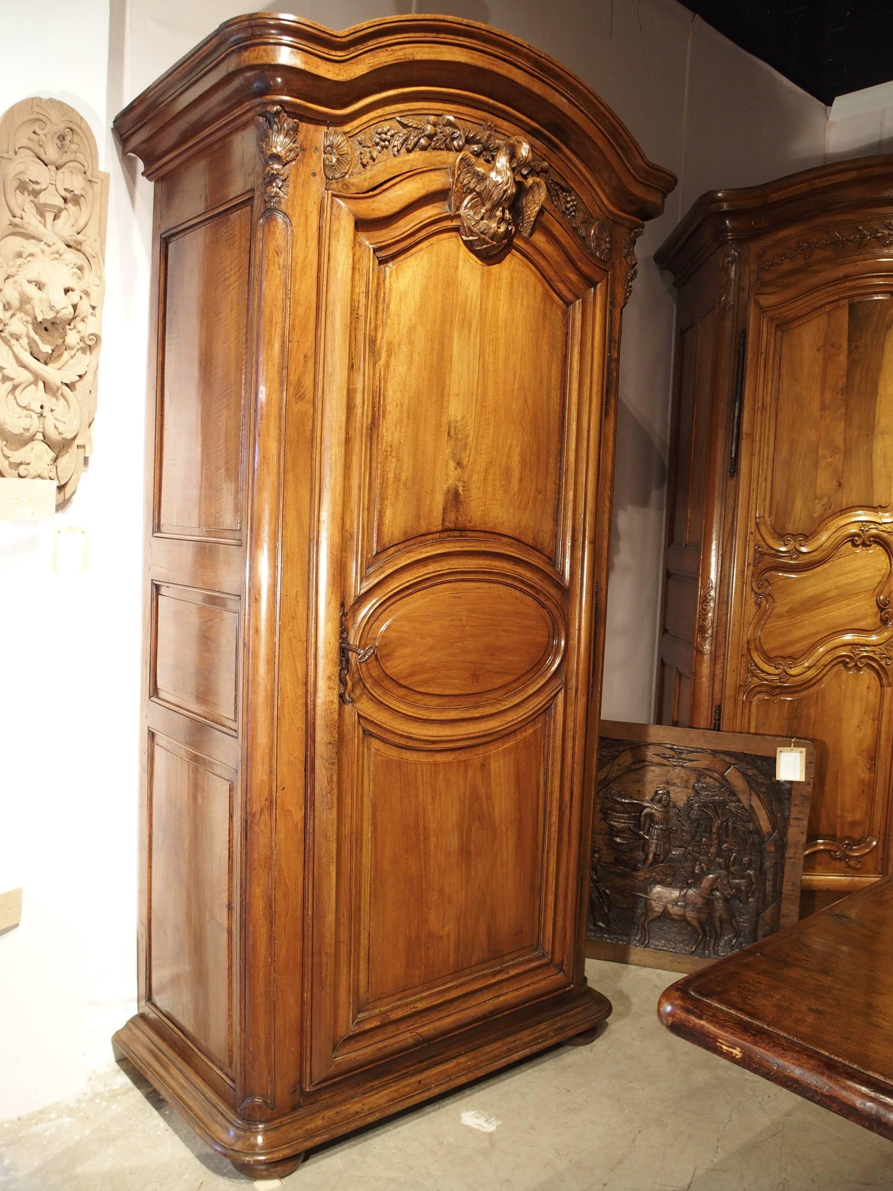 Exceptional 18th Century Walnut Wood Bonnetiere from France In Good Condition In Dallas, TX