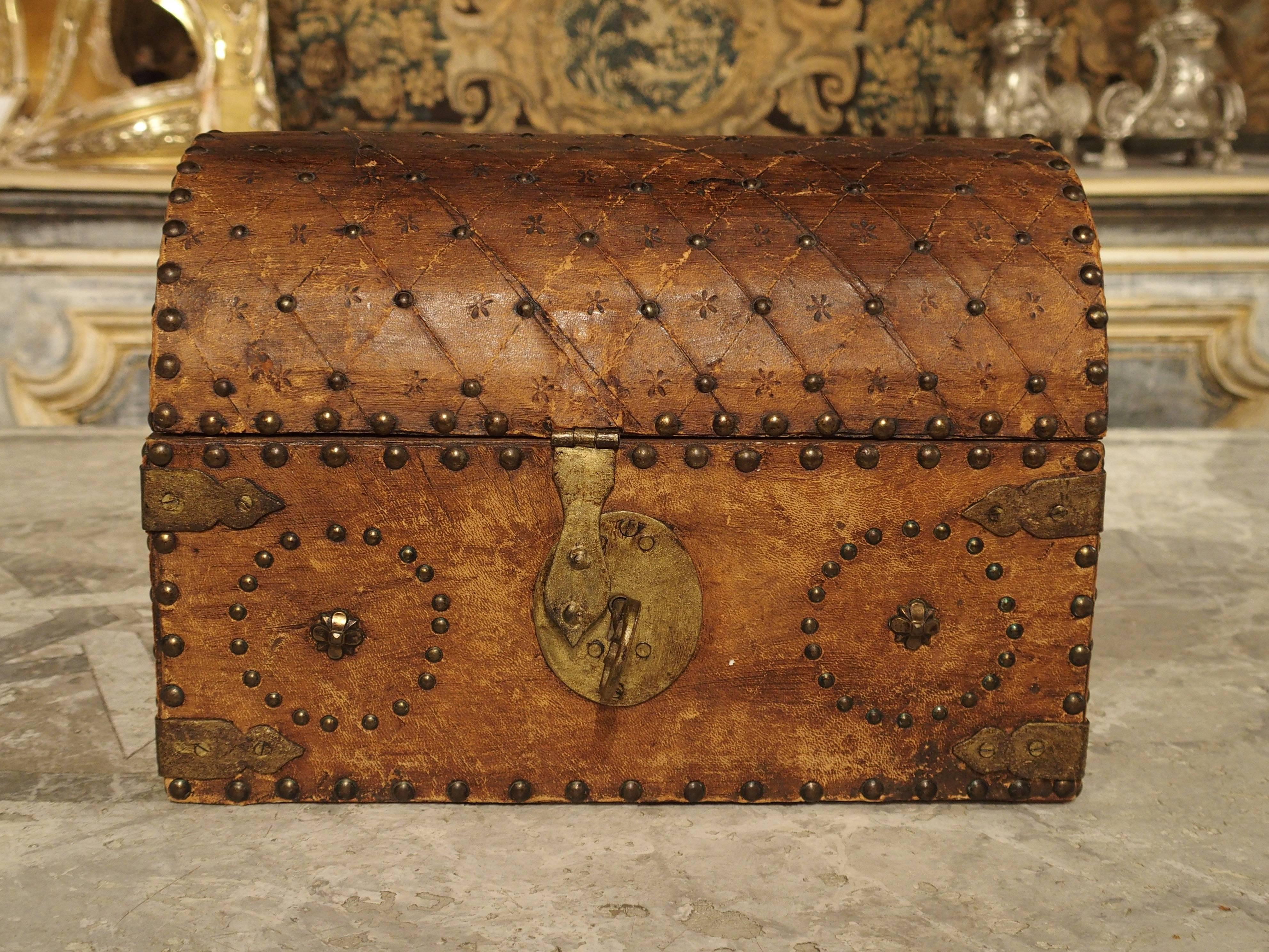 Small Antique European Leather Tabletop Trunk In Good Condition In Dallas, TX