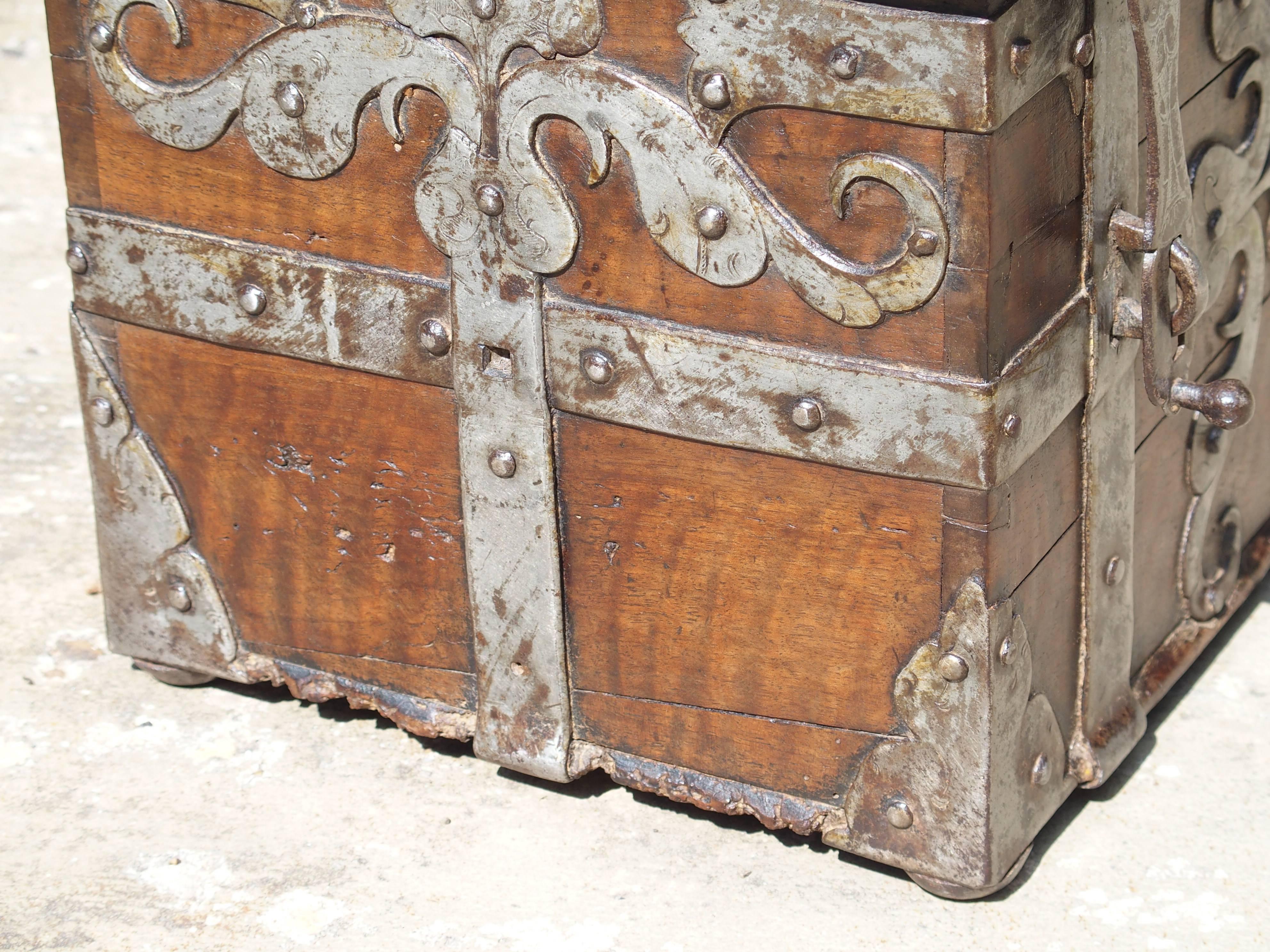 17th Century Walnut Wood and Iron Table Trunk, France 3
