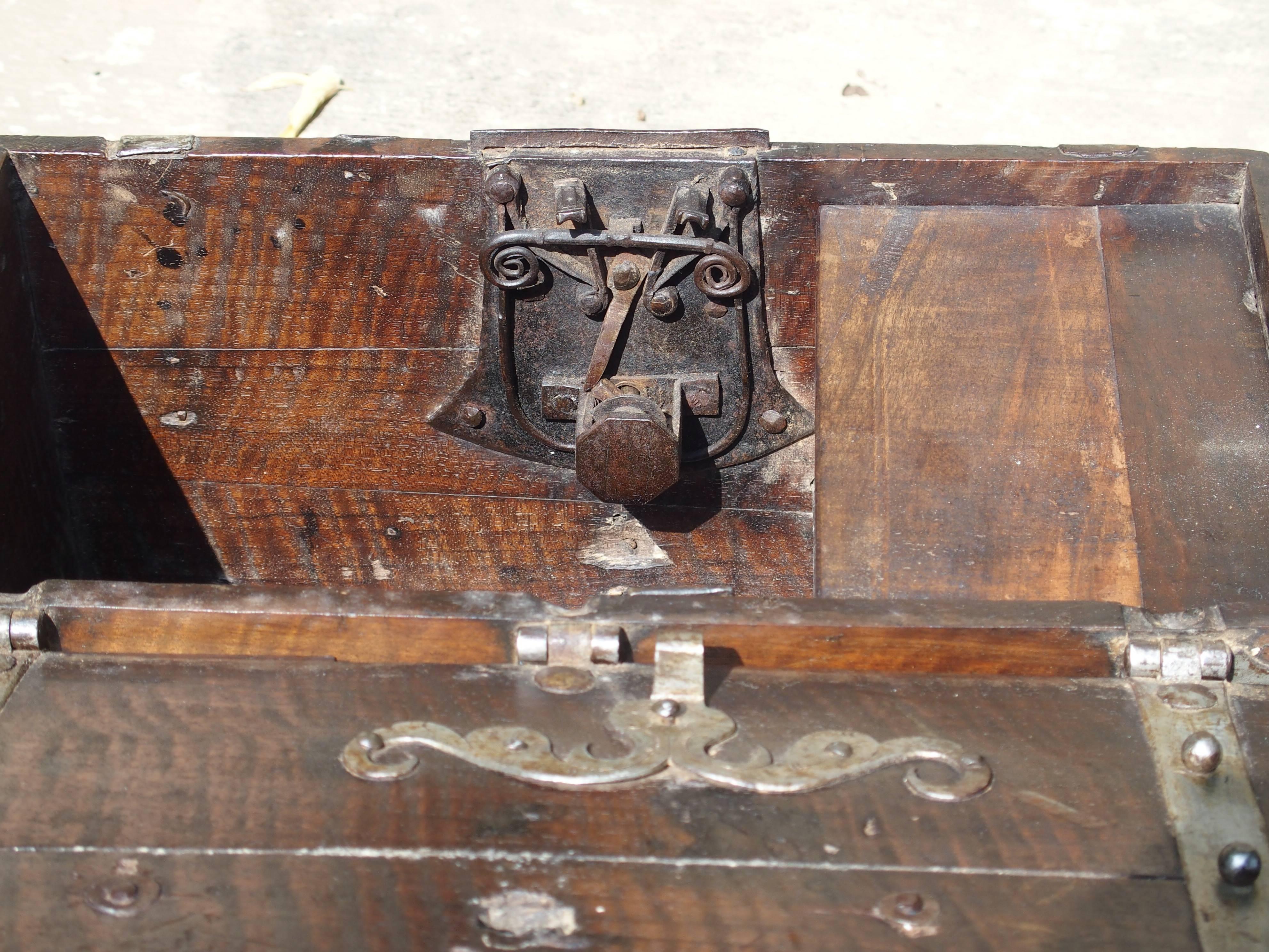 17th Century Walnut Wood and Iron Table Trunk, France In Good Condition In Dallas, TX
