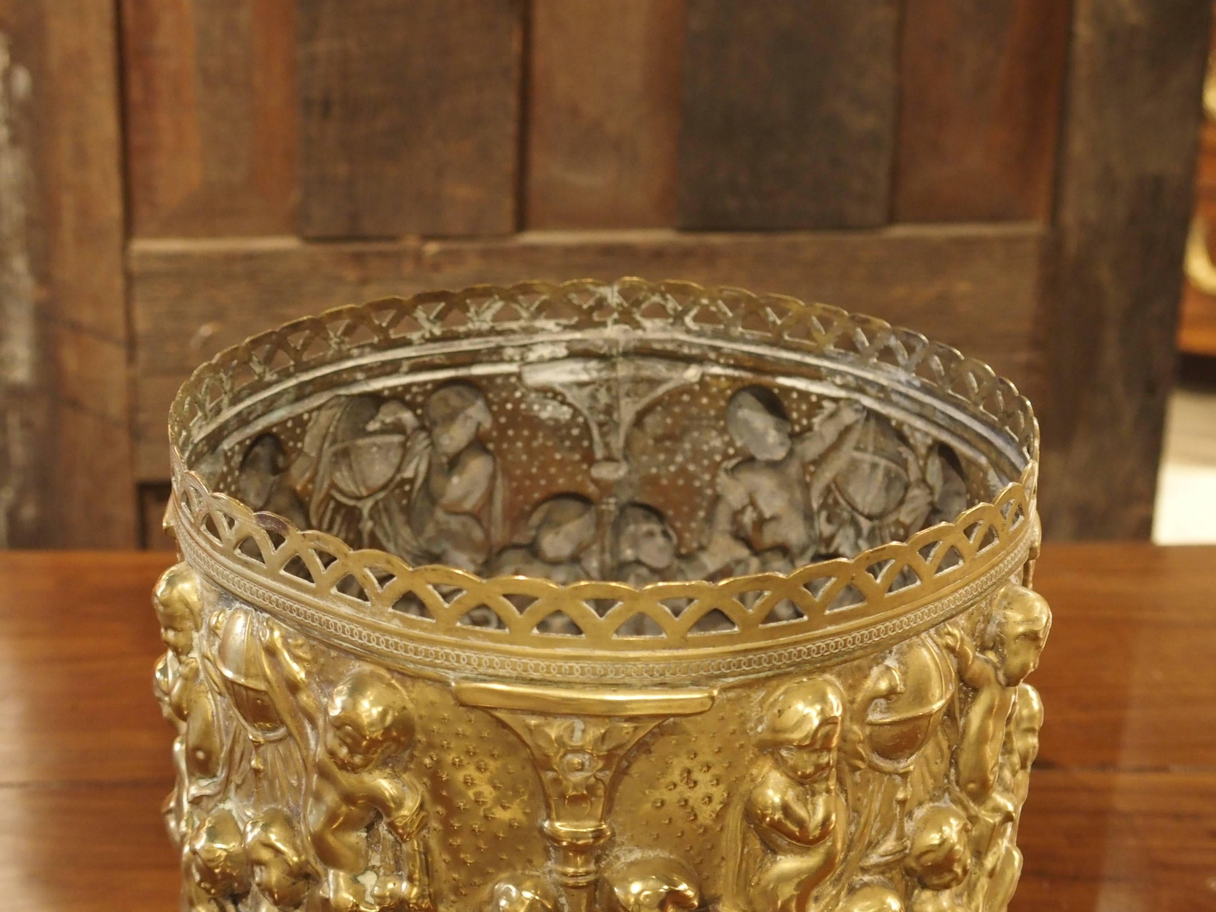 Small Antique French Brass Repousse Planter, circa 1900 In Good Condition In Dallas, TX