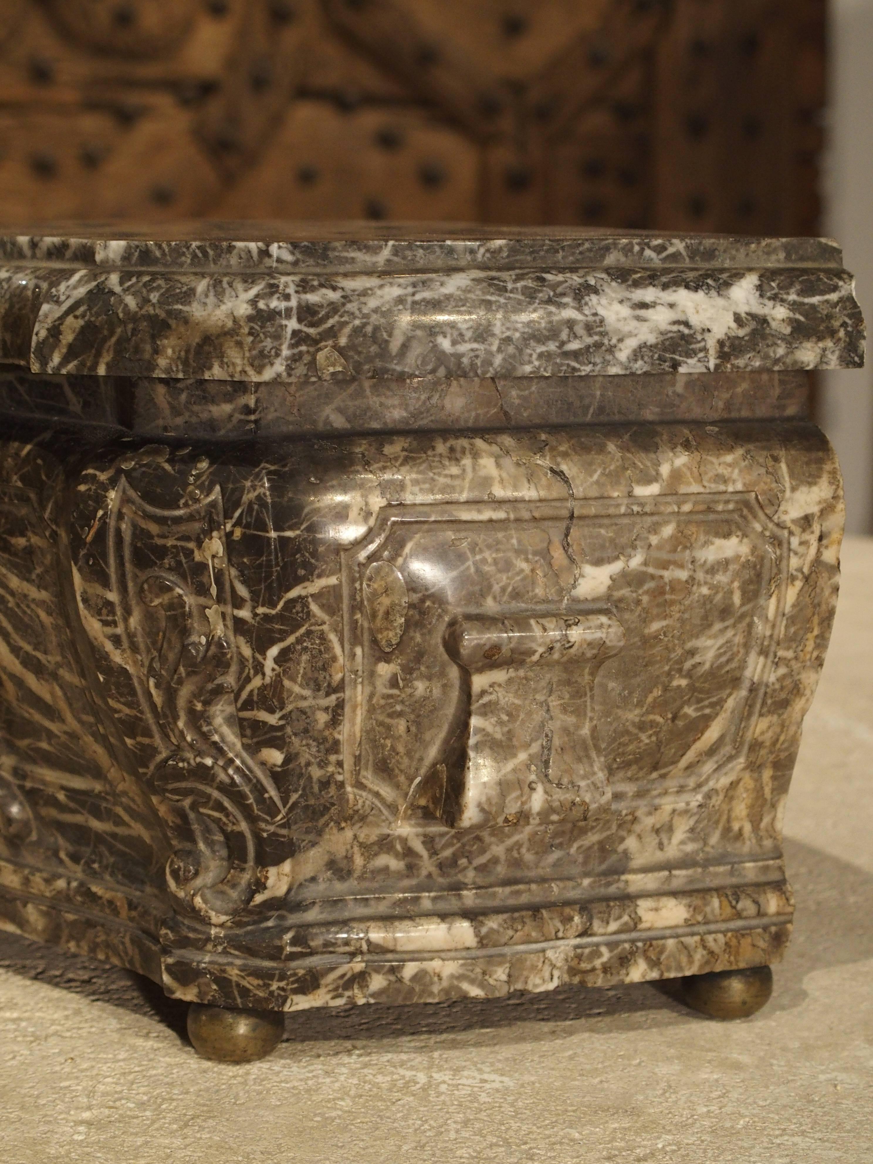 Early 18th Century French Marble Tobacco Box In Good Condition In Dallas, TX
