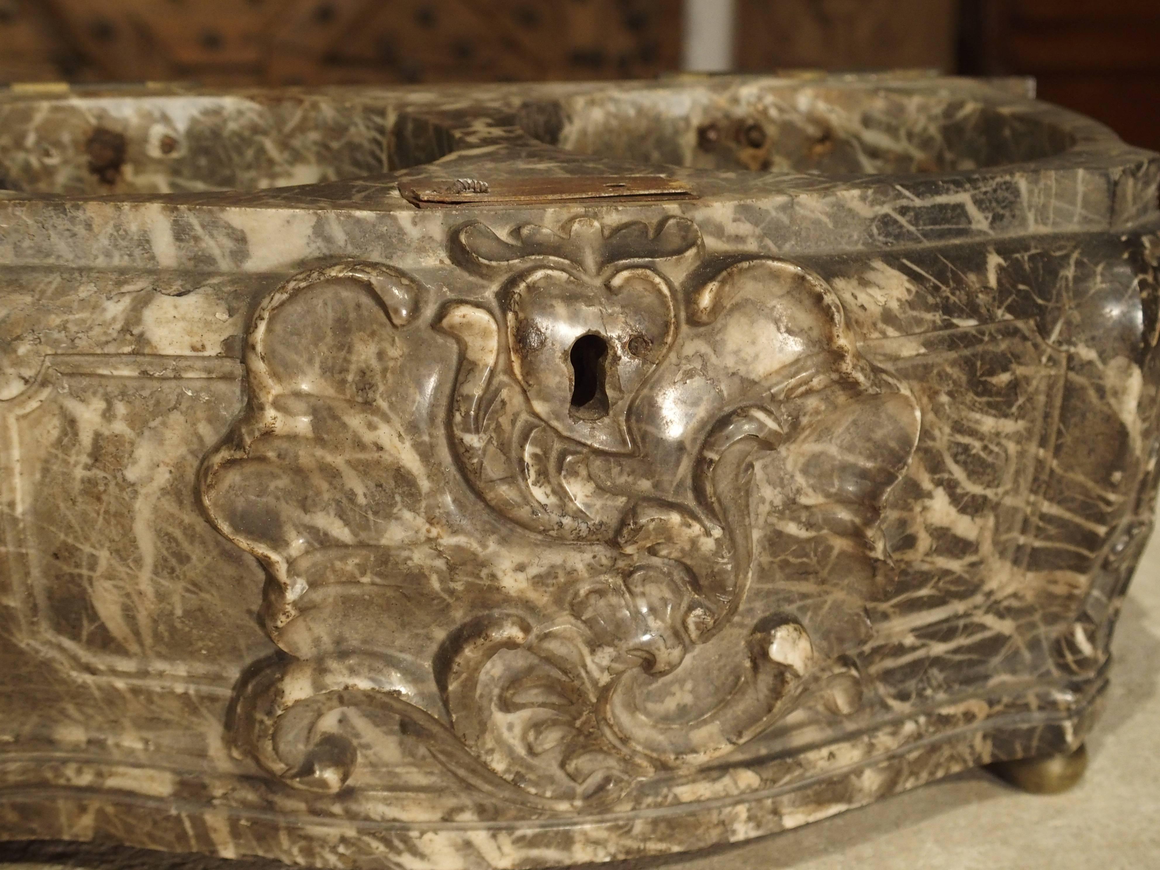 Early 18th Century French Marble Tobacco Box 4