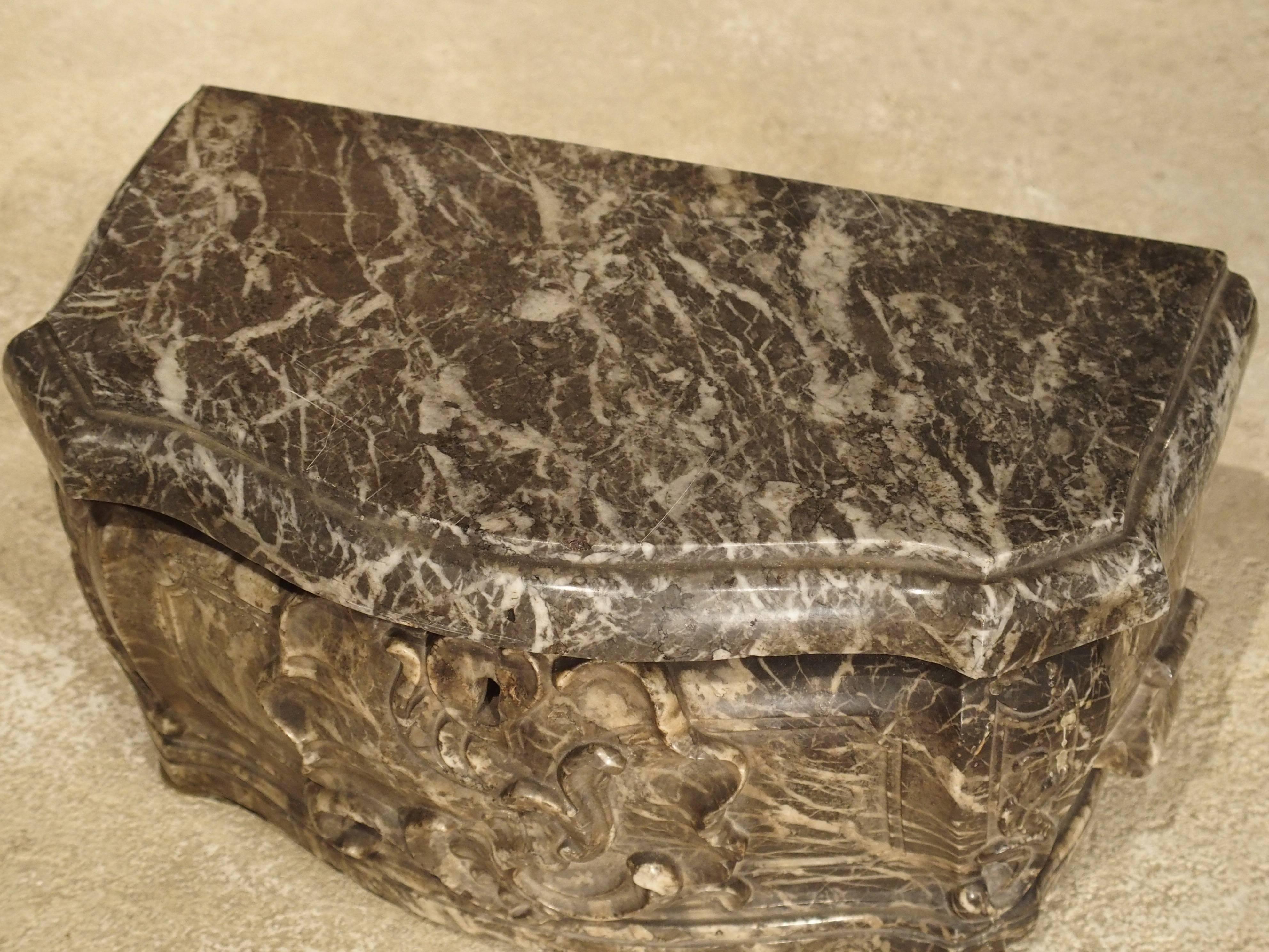 Early 18th Century French Marble Tobacco Box 5