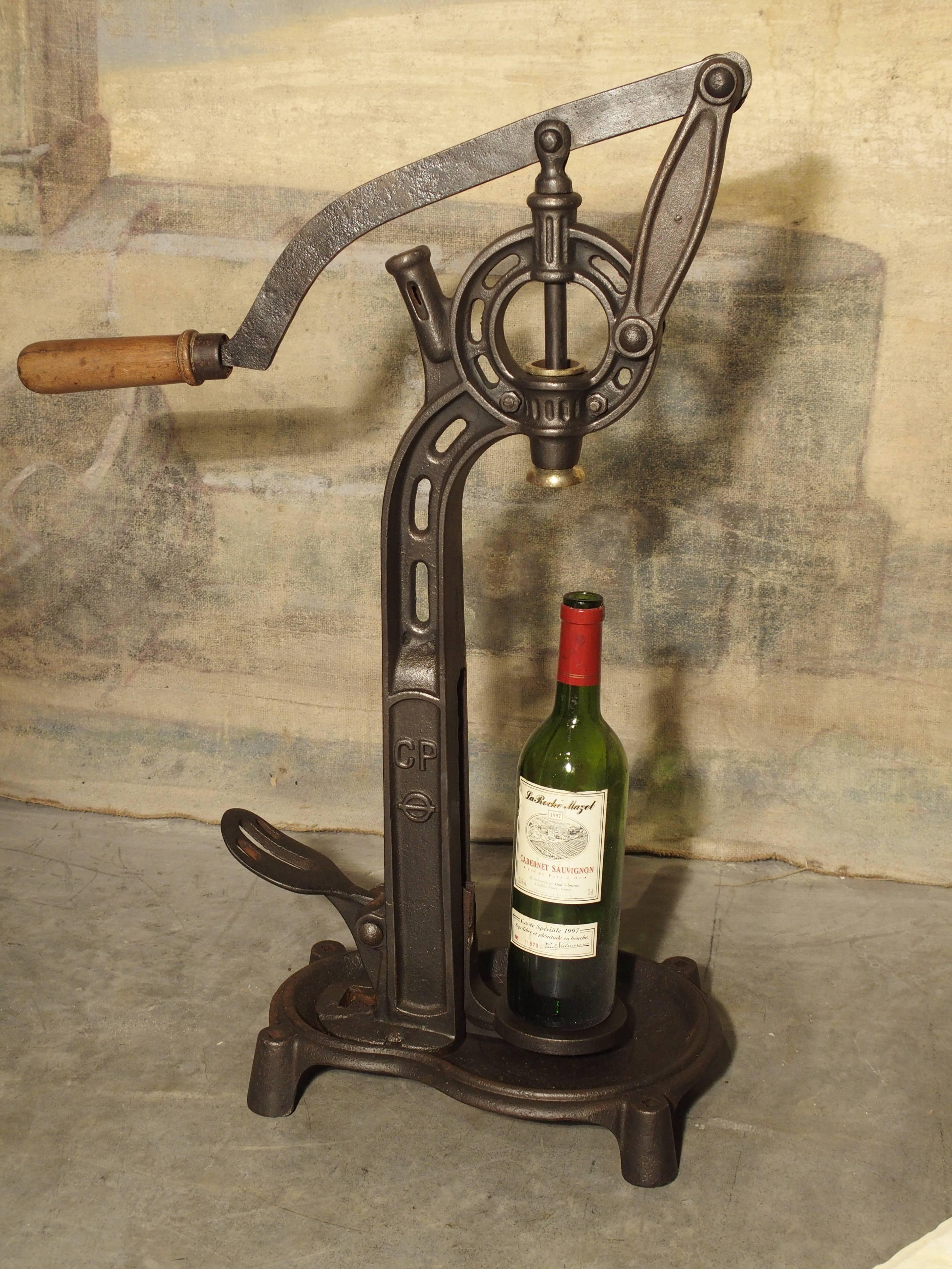 corking machine wine bottles