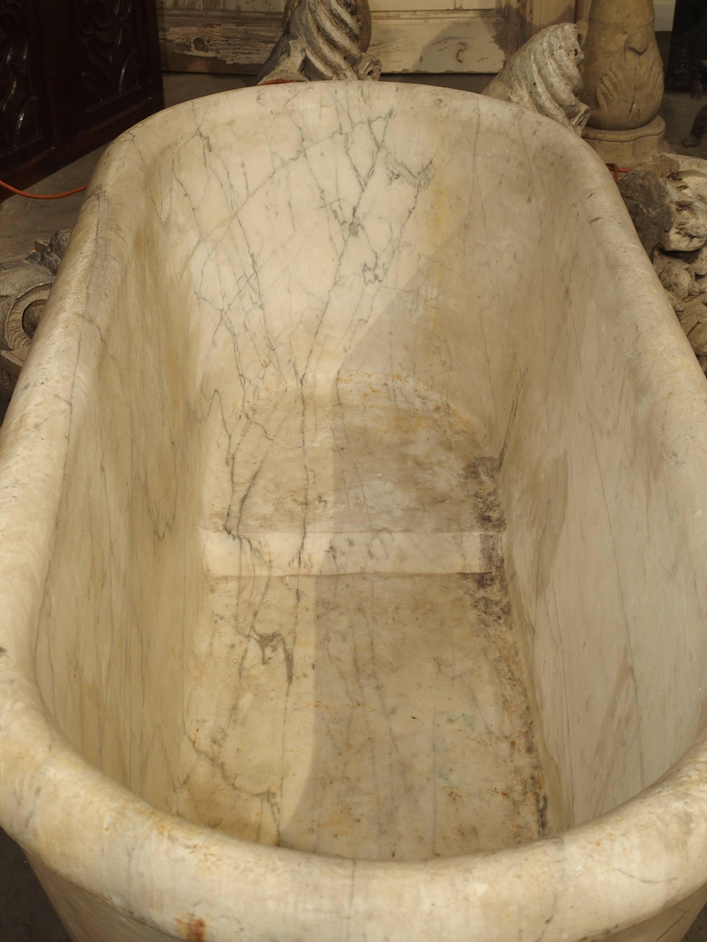 Classical Roman Antique Carrara Marble Bathtub from Italy, Early 1800s Genoa