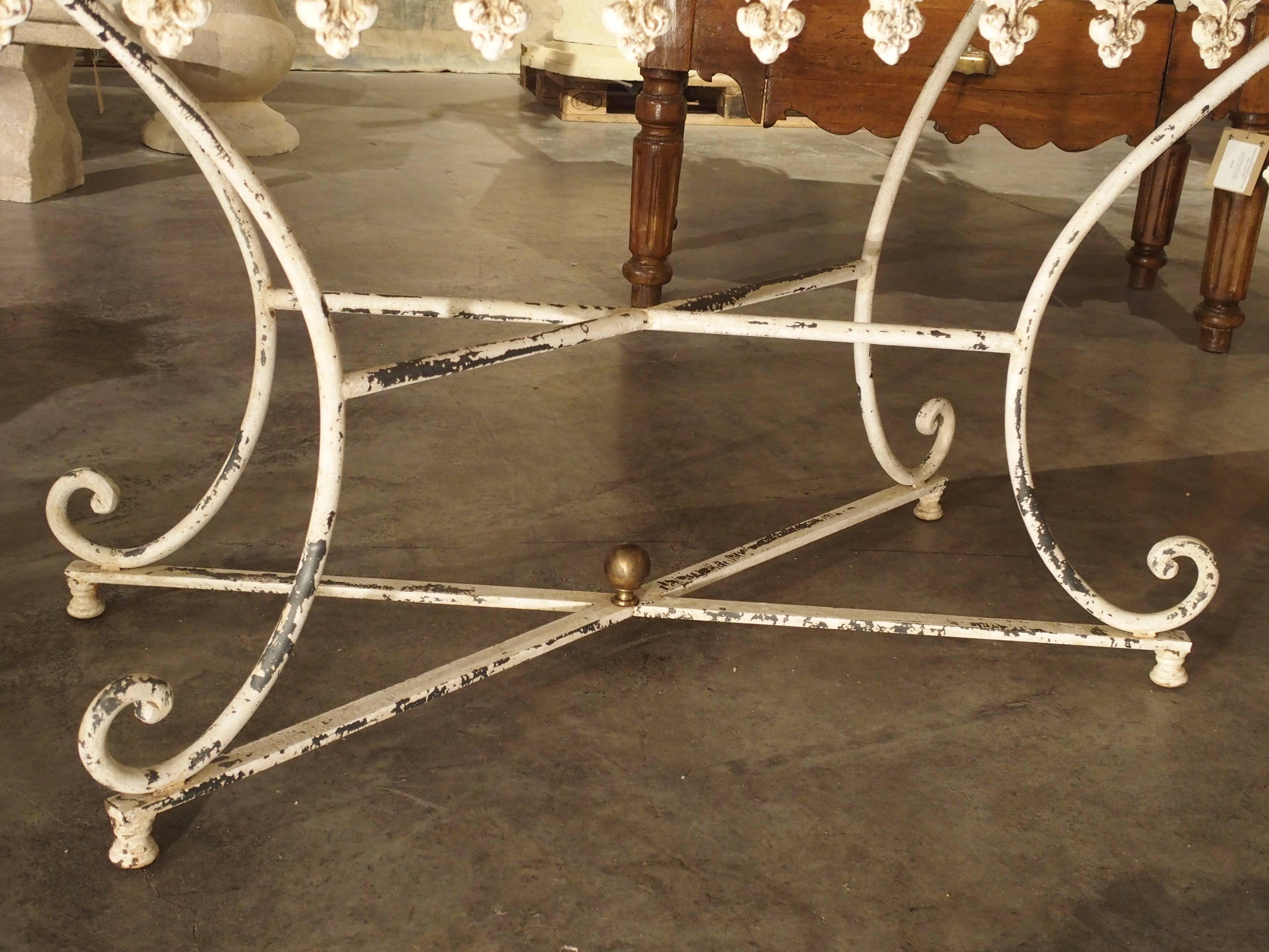Grande table de boucherie française ancienne en fer et marbre, datant d'environ 1915 3