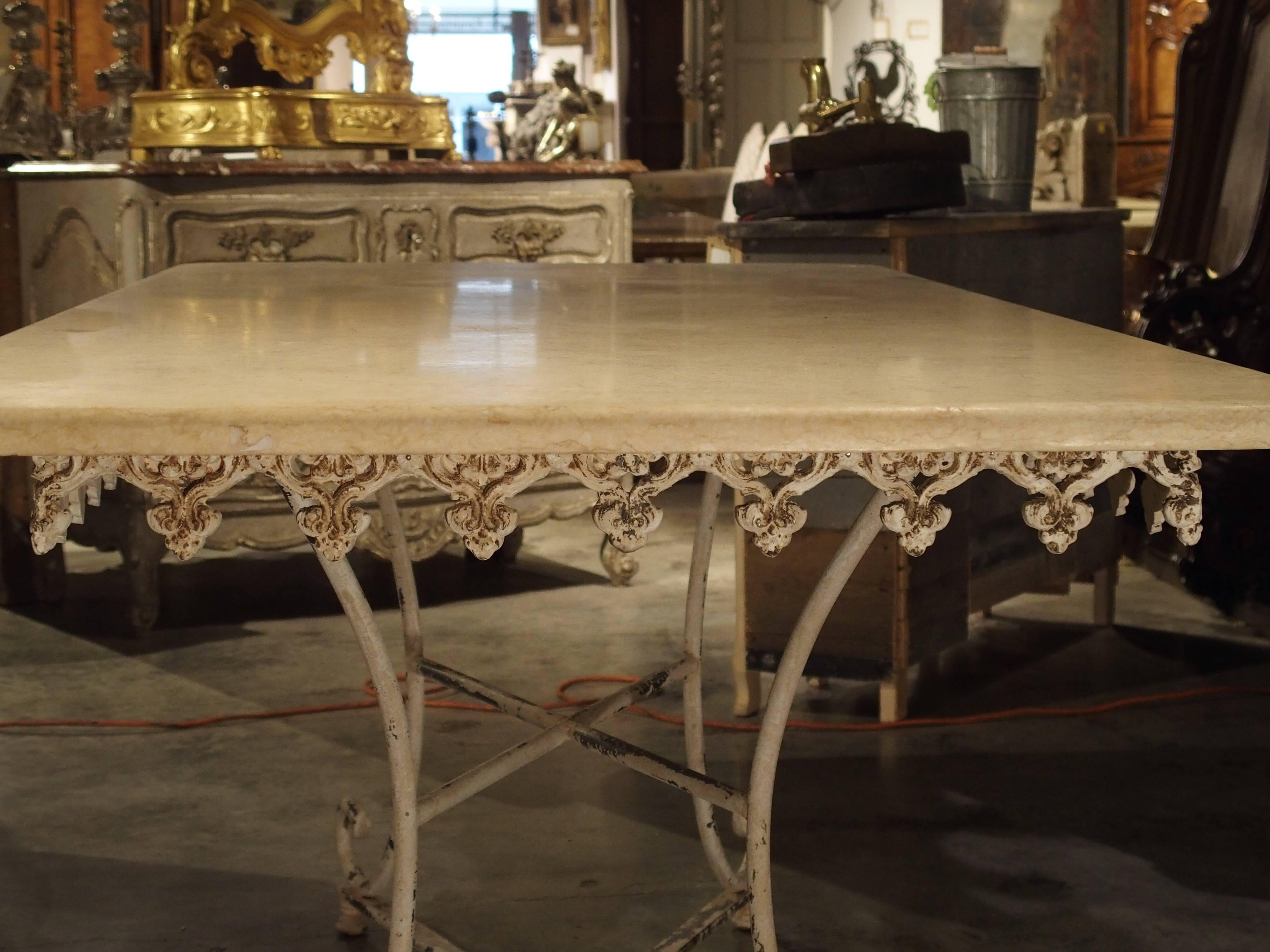 Grande table de boucherie française ancienne en fer et marbre, datant d'environ 1915 4
