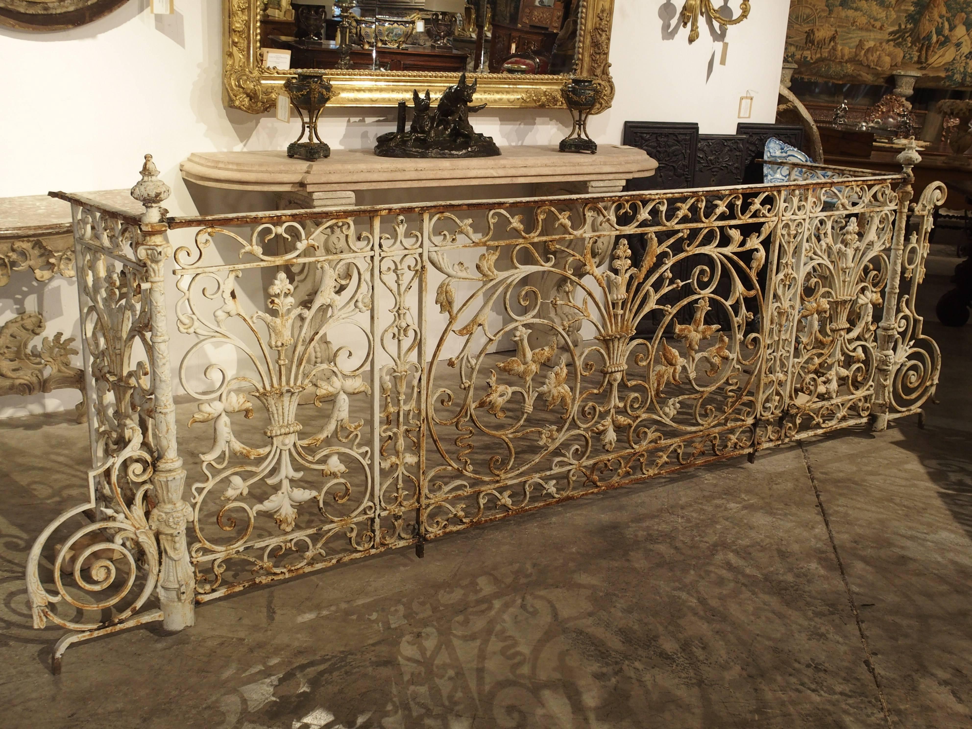 Circa 1860 Painted Cast Iron Balcony Railing from Montpellier, France In Good Condition In Dallas, TX