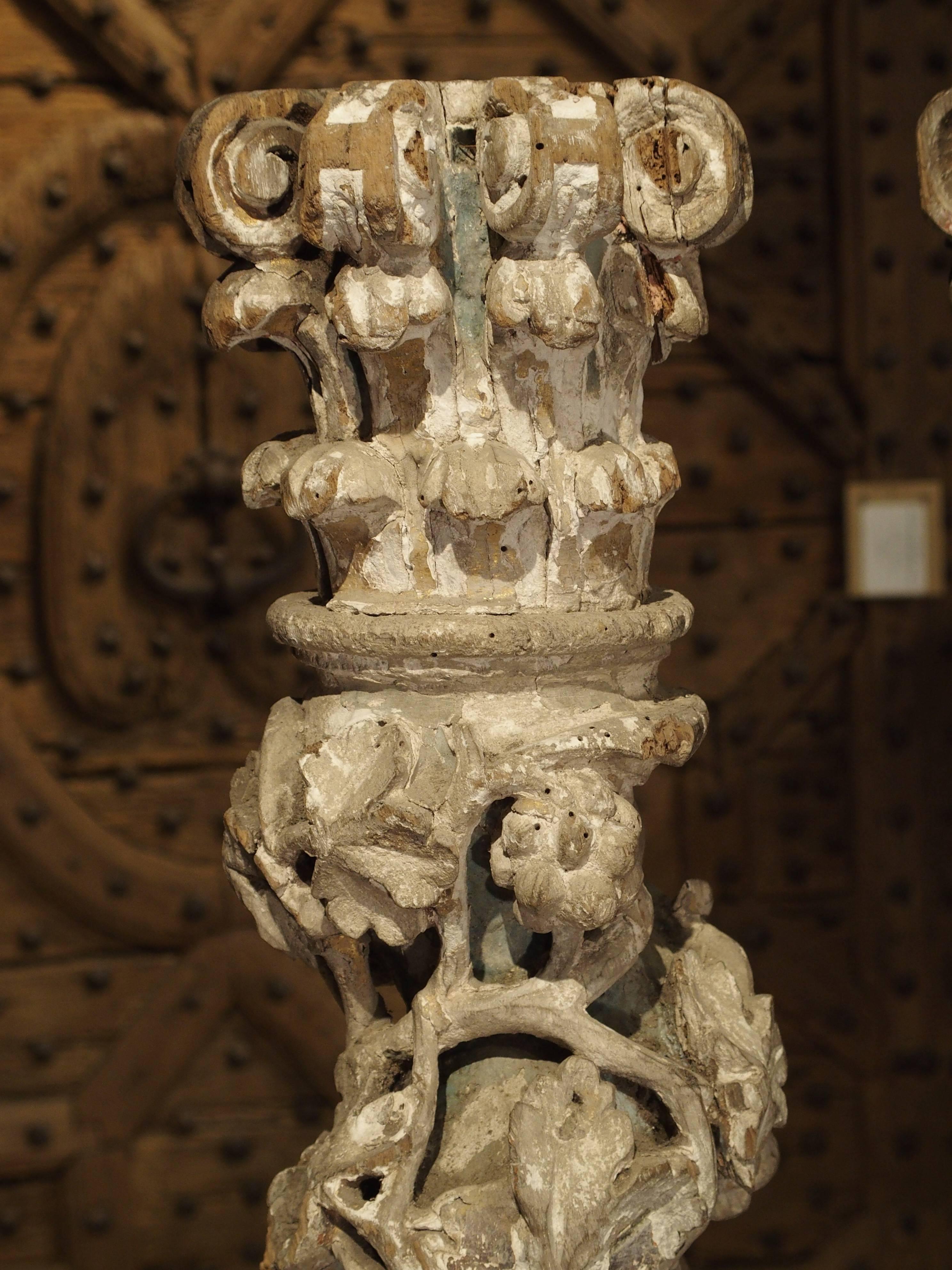 Sculpté à la main Paire de colonnes pour centre de table sculptées et polychromées du XVIIe siècle, Italie en vente