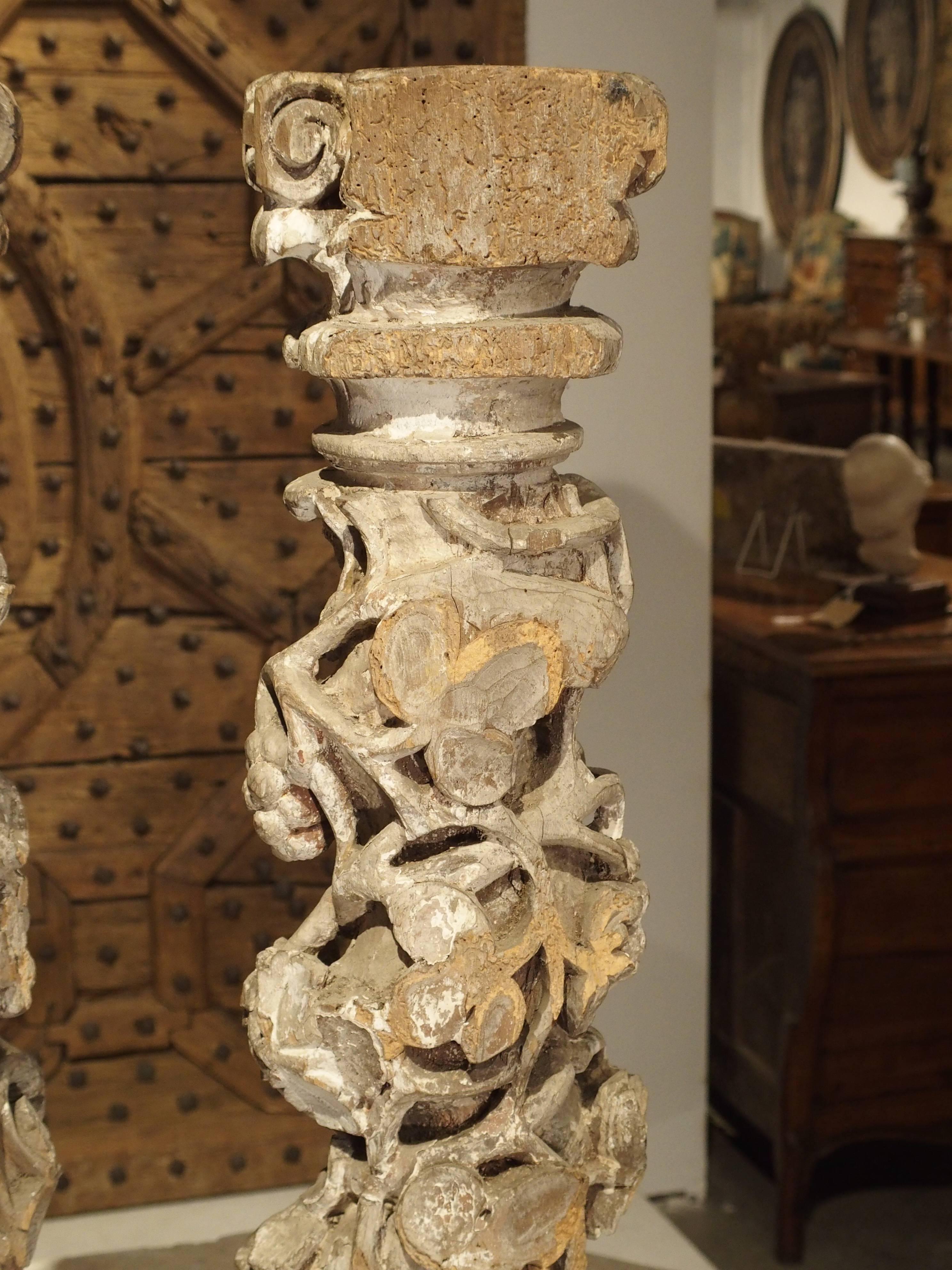 Paire de colonnes pour centre de table sculptées et polychromées du XVIIe siècle, Italie en vente 2