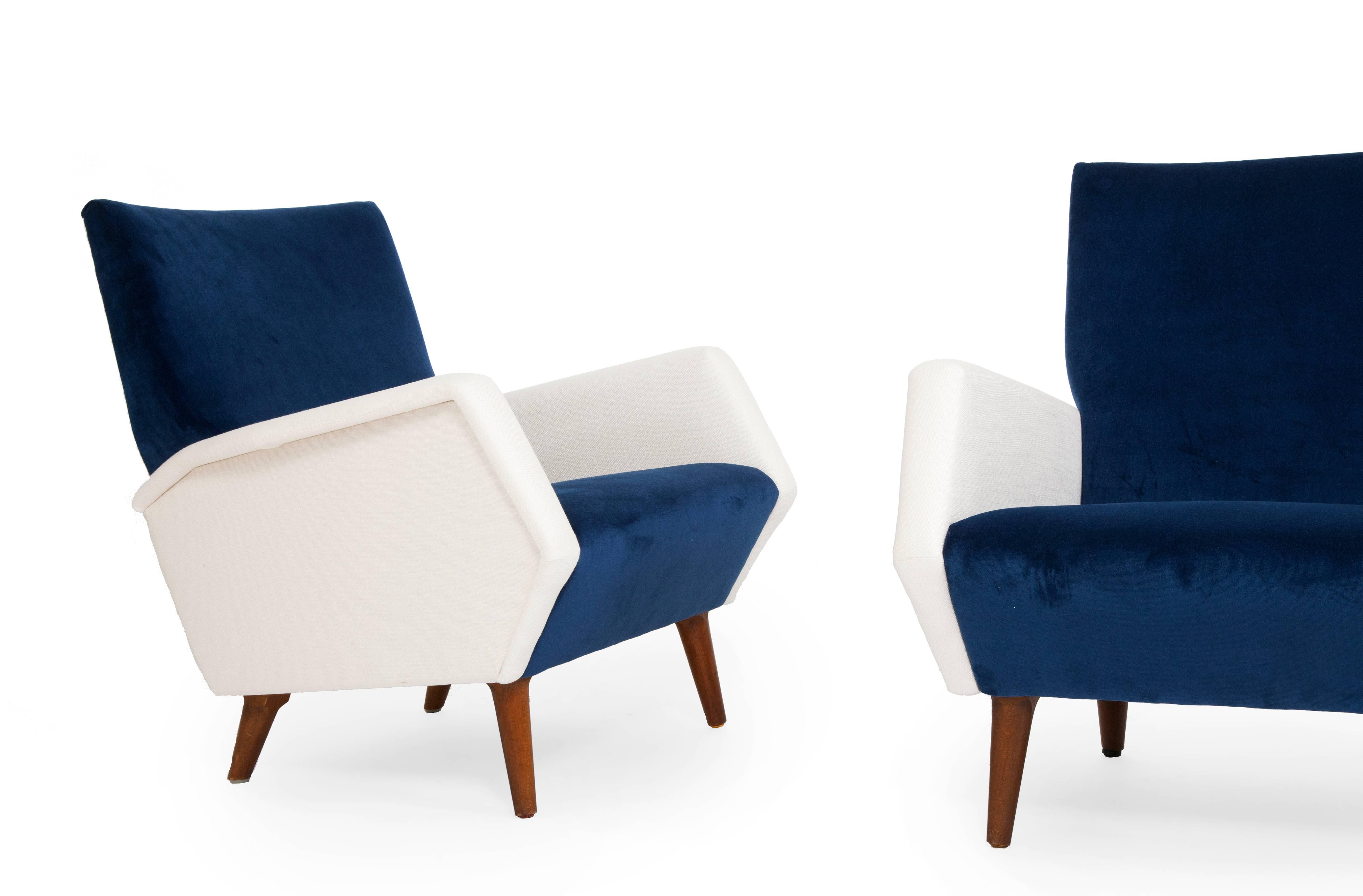Pair of armchairs designed by Gio Ponti and produced by Cassina, catalog number 803. Italy, 1960s. Sold with a certificate of authenticity from the Gio Ponti archives.