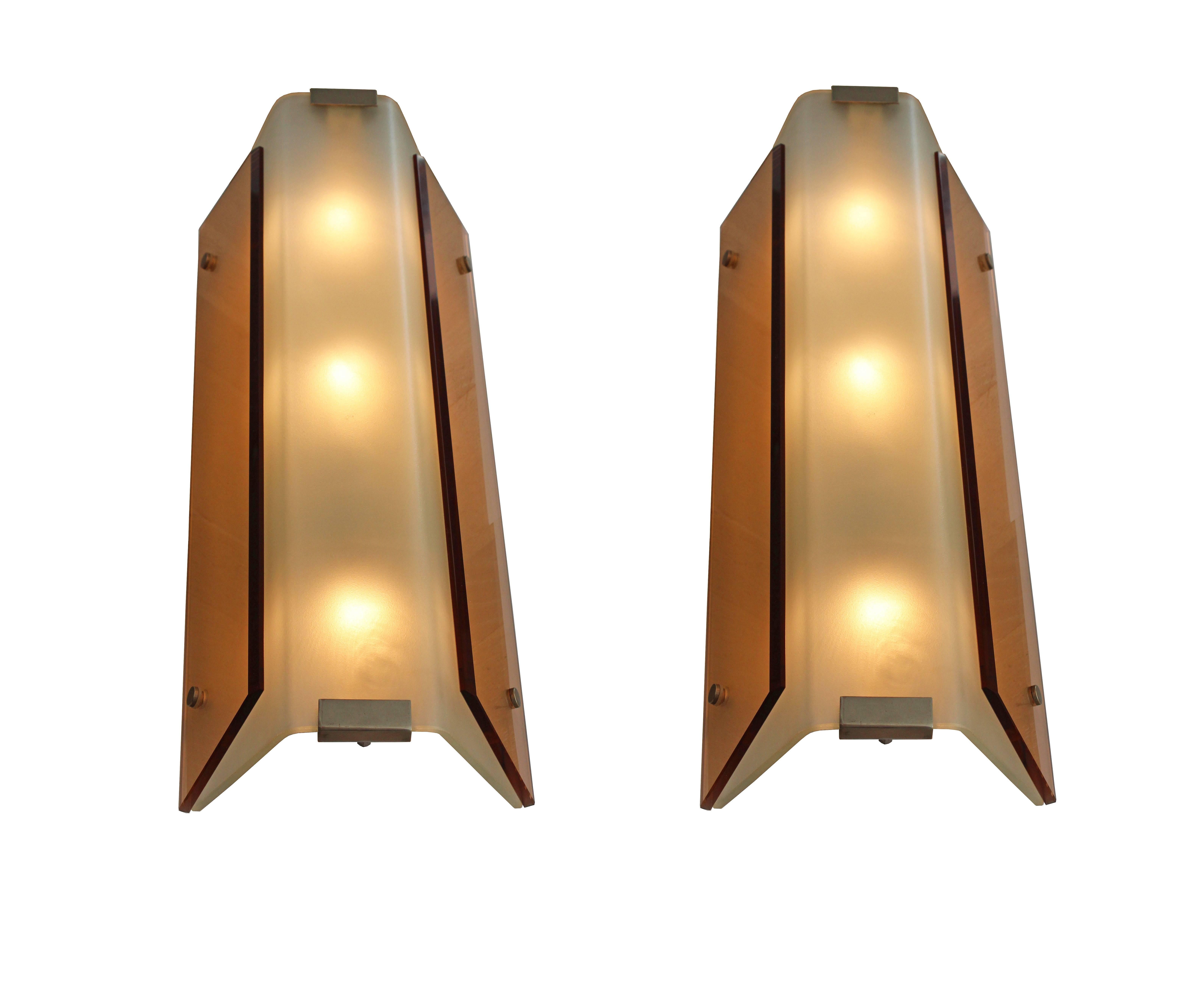 Rare pair of wall lights by Stilnovo In Excellent Condition In London, GB