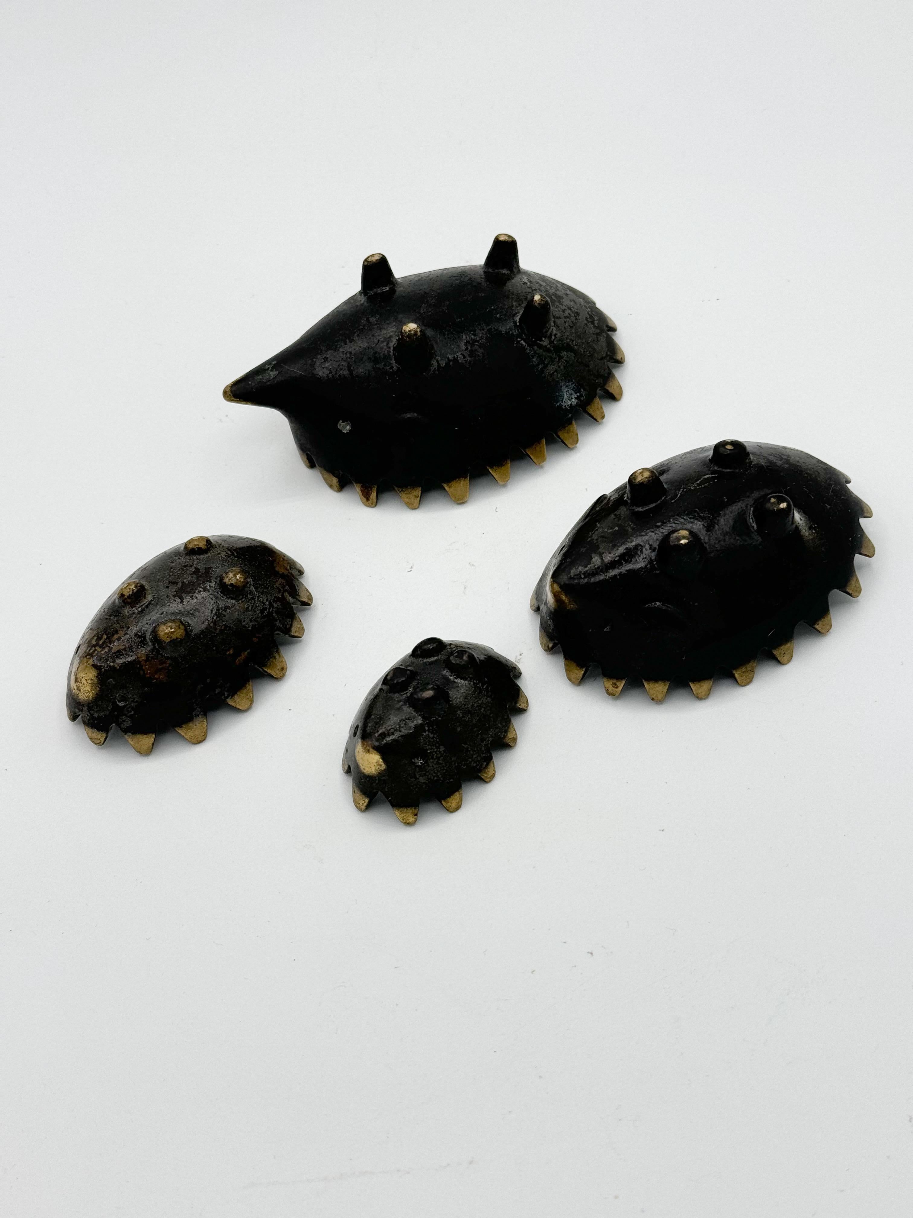 Fait main Sculpture en laiton Walter Bosse Hedgehog Stacking Ashtrays 1950s Austrian MCM