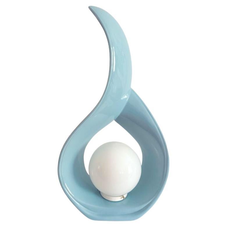 Lampada scultorea a goccia in ceramica degli anni '80 in blu cielo con luce a globo in vendita