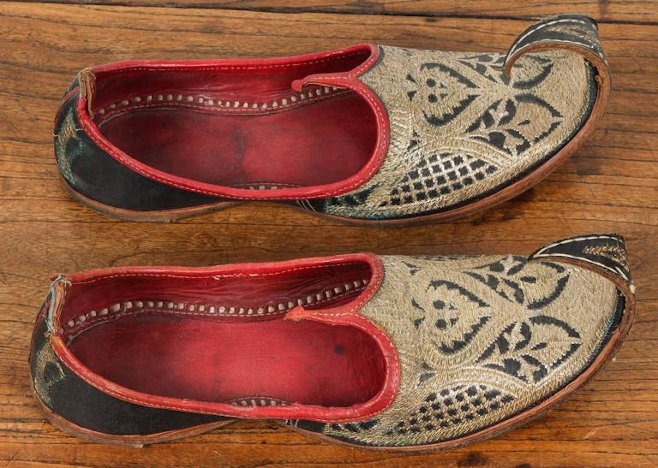 Amazing vintage Middle Eastern black and red leather with gold embroidered shoes.
Ceremonial wedding slippers, embroidered with gold thread. 
Aladdin, Ali Baba Arabic genie style with gold and leather sole and classic curled toe amazing to use as