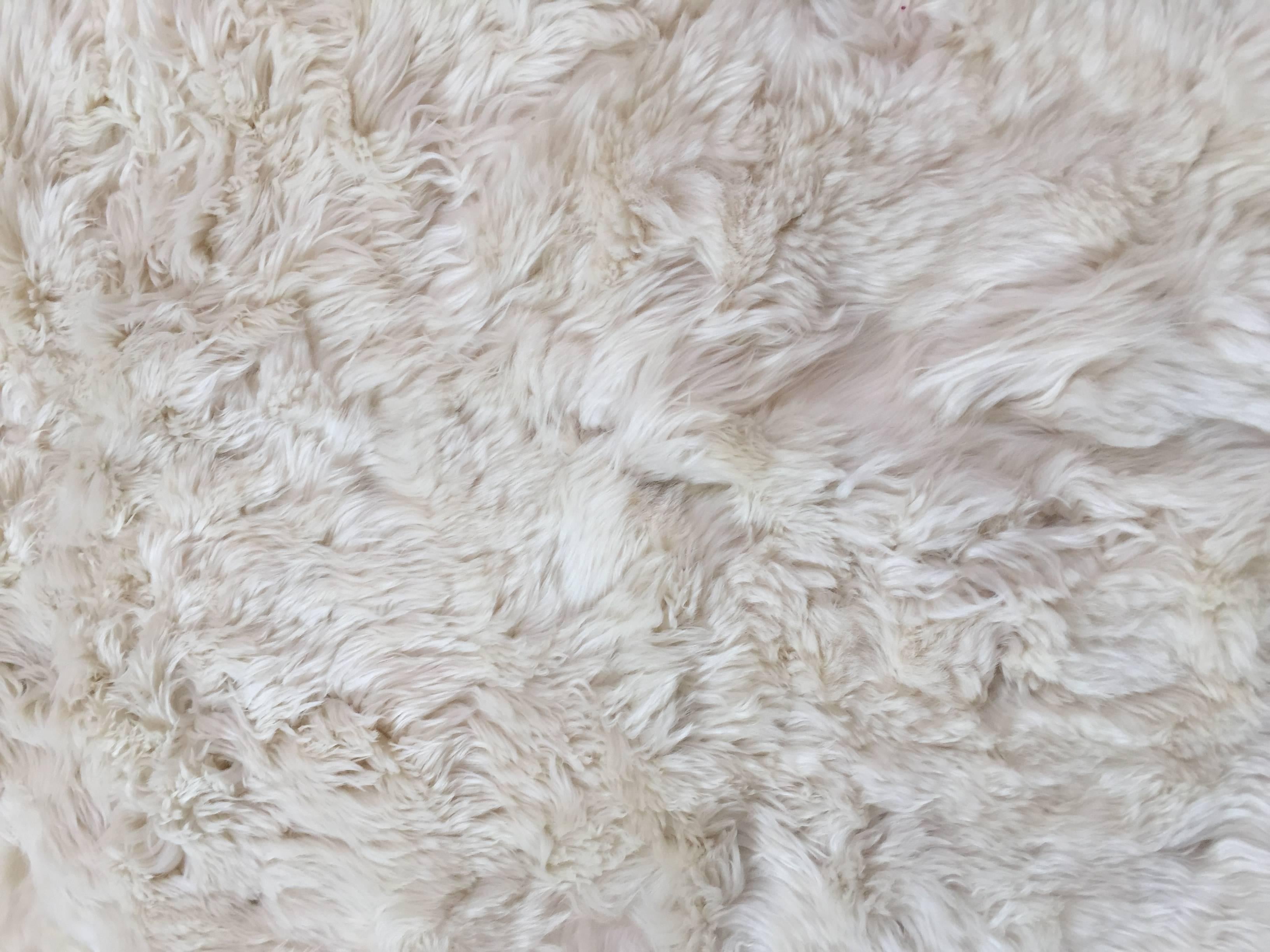 New Zealand 1970s White Fluffy Sheep Skin Bed Throw or Rug For Sale